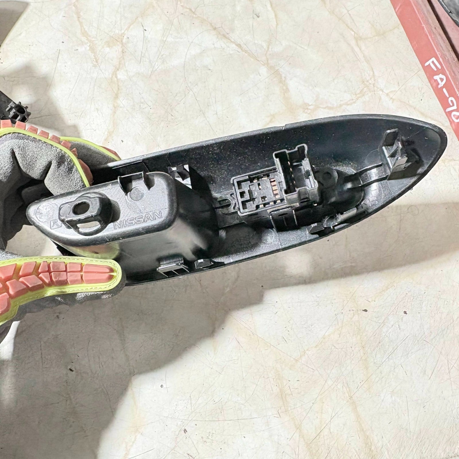 Nissan Juke F15 2010–2014 Front Right Driver Side Window Switch 82961-1KA2A