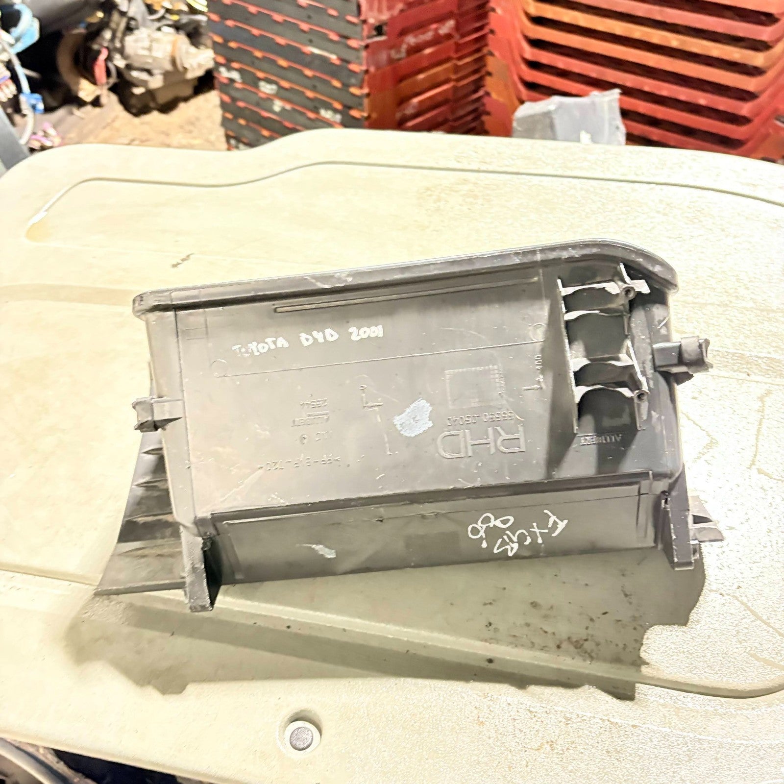 Toyota Avensis T220 1997-2003 RHD Glovebox 55550-05040 D-4D
