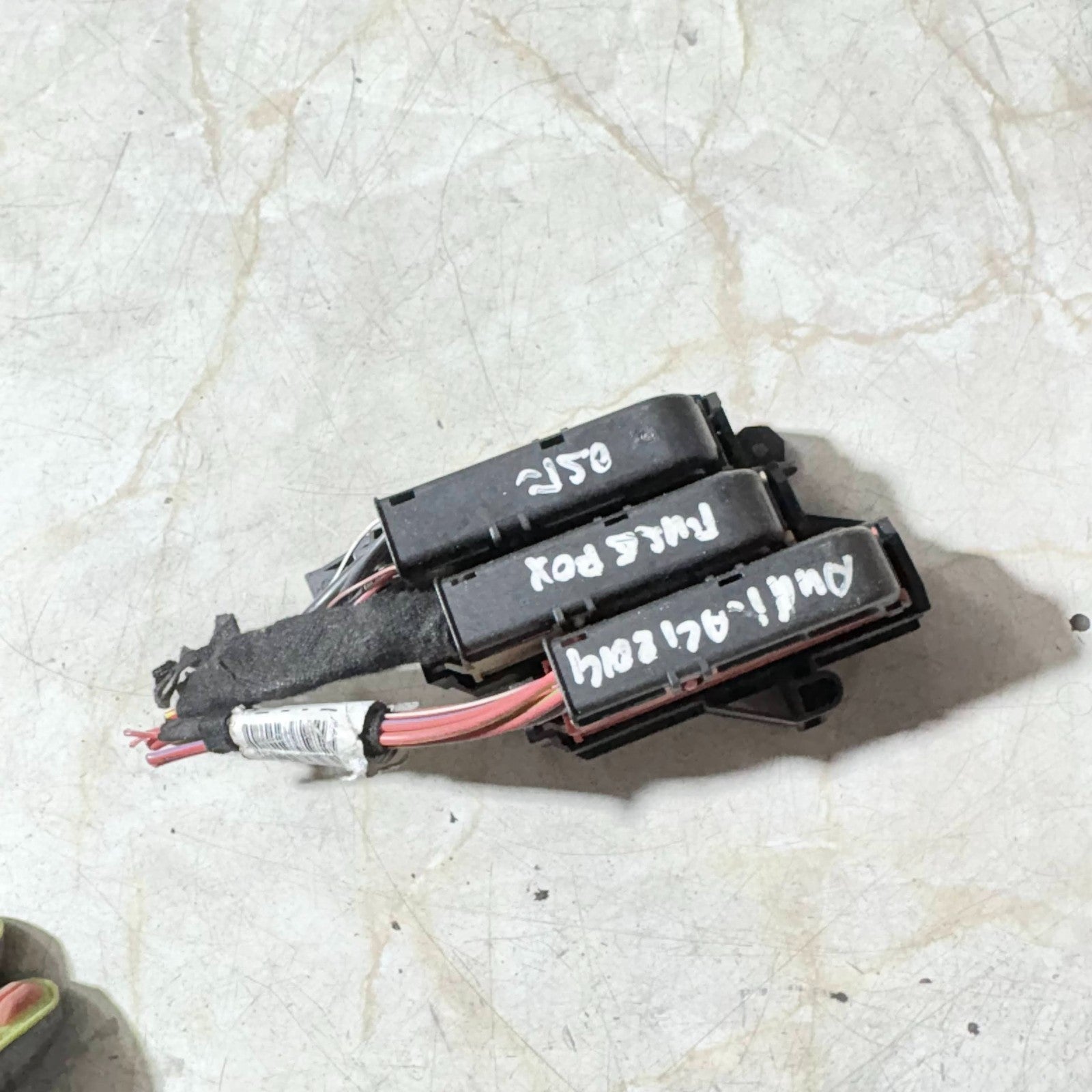 Audi A4 B8 2008-2012 Rear Trunk Boot Fuse Relay Box Block With Mount Bracket