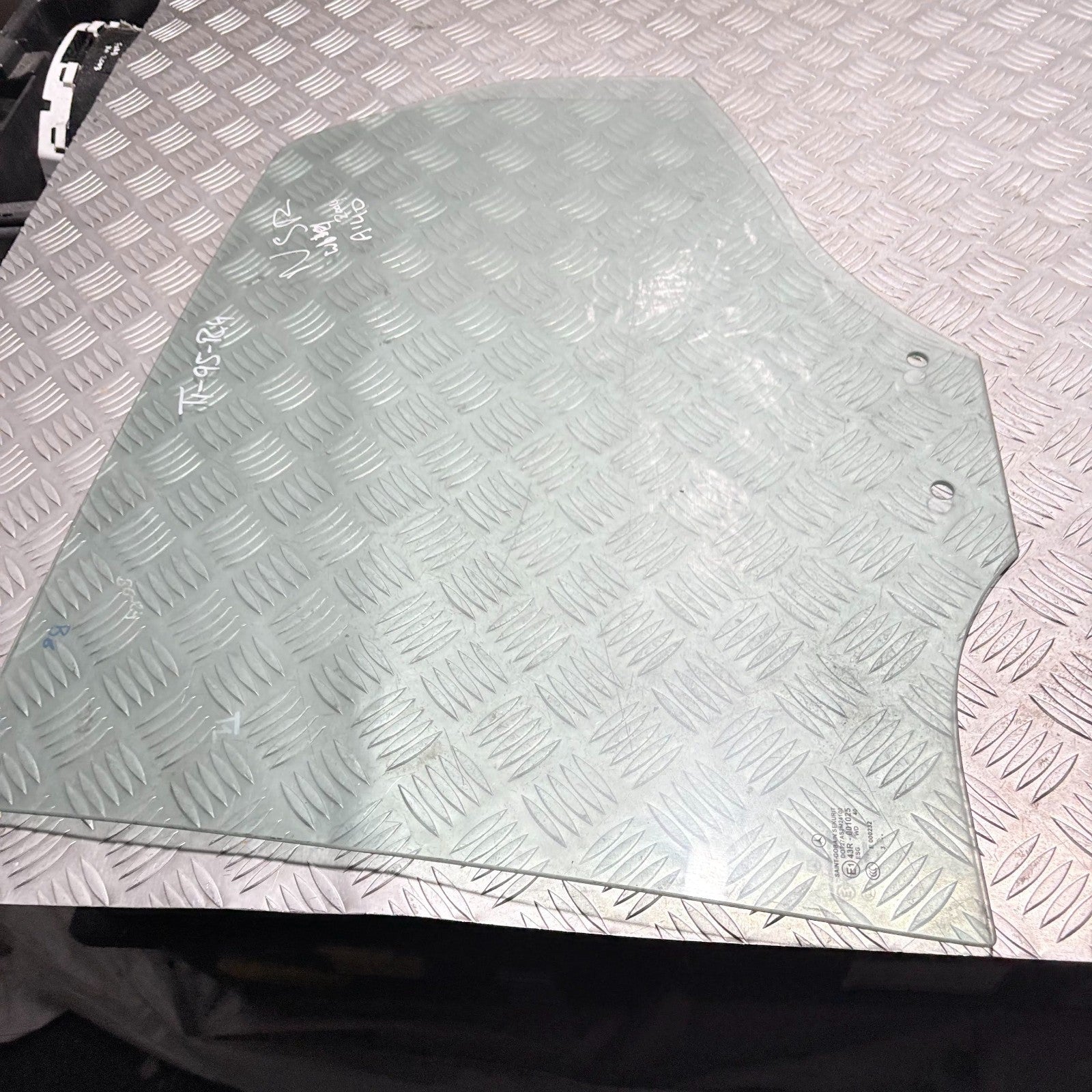 MERCEDES-BENZ A140 1998-2005 LEFT REAR PASSENGER SIDE WINDOW GLASS