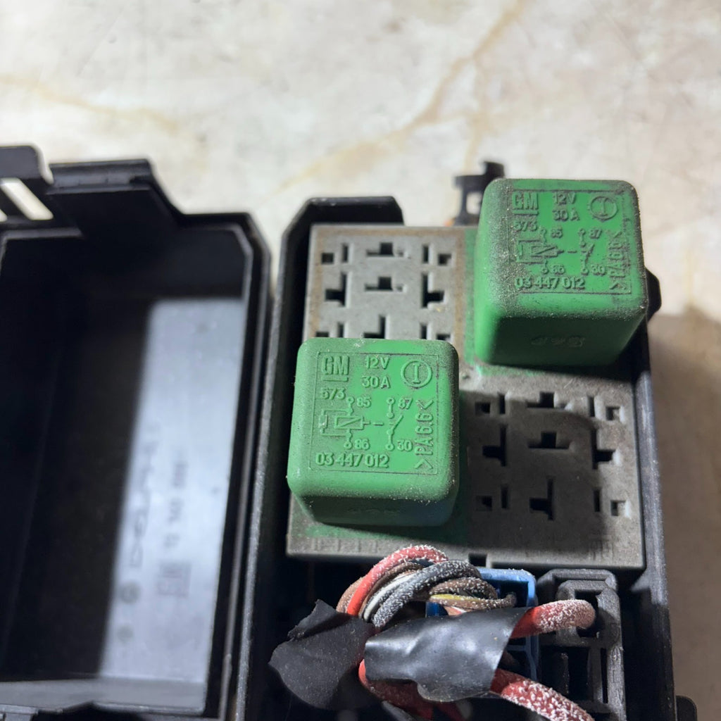 VAUXHALL COMBO CORSA 2001-2011 FUSE BOX 13106985