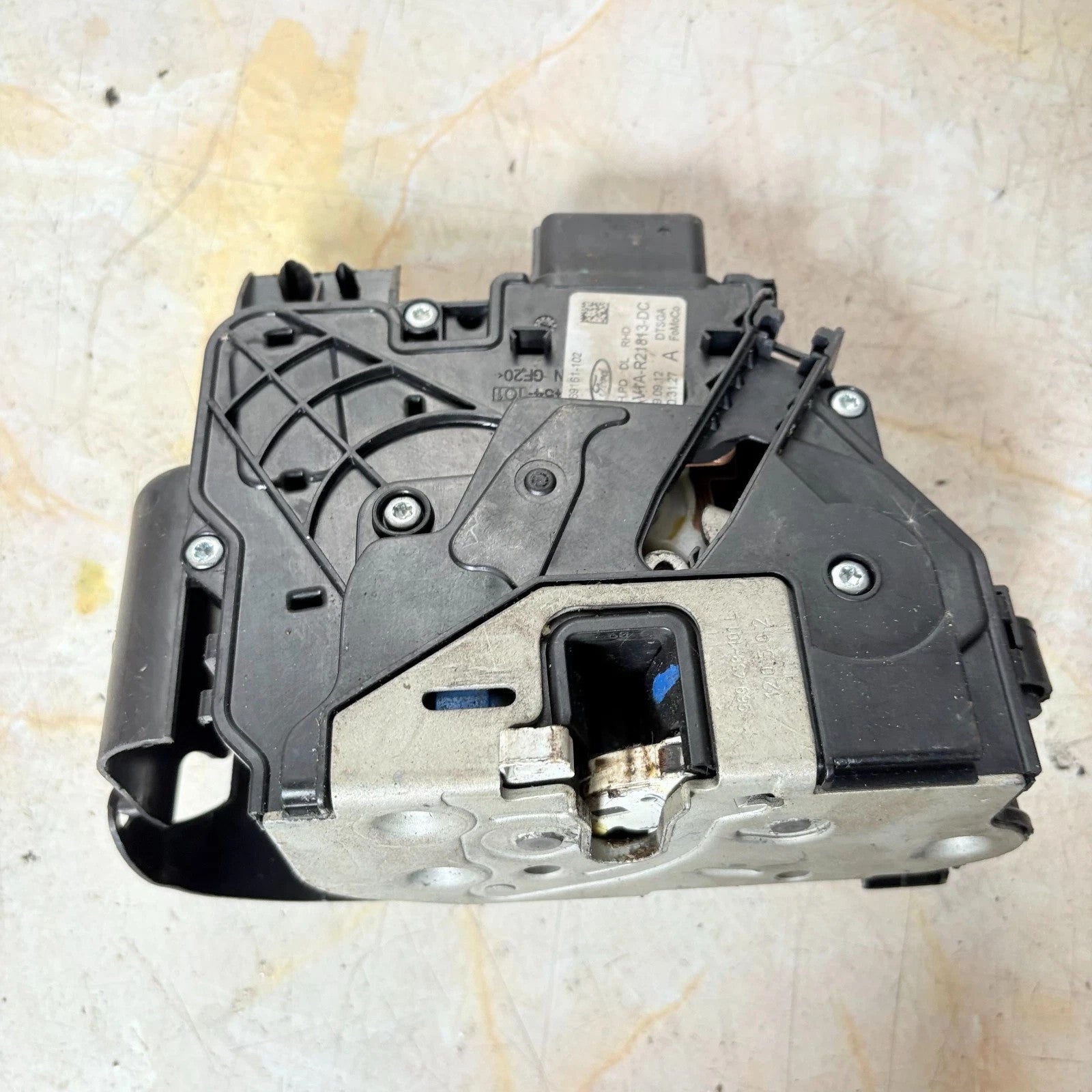 FORD B MAX DOOR LOCK BOTTOM CATCH FRONT LEFT AV1A-R21813-DC MK1 2012