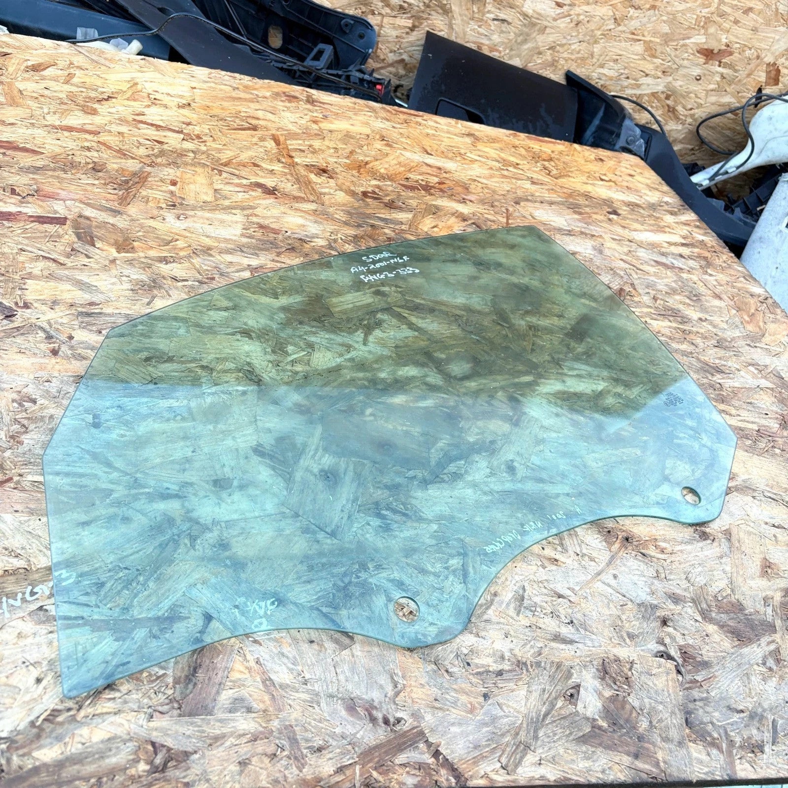 AUDI A42001 LEFT FRONT PASSENGER SIDE WINDOW GLASS