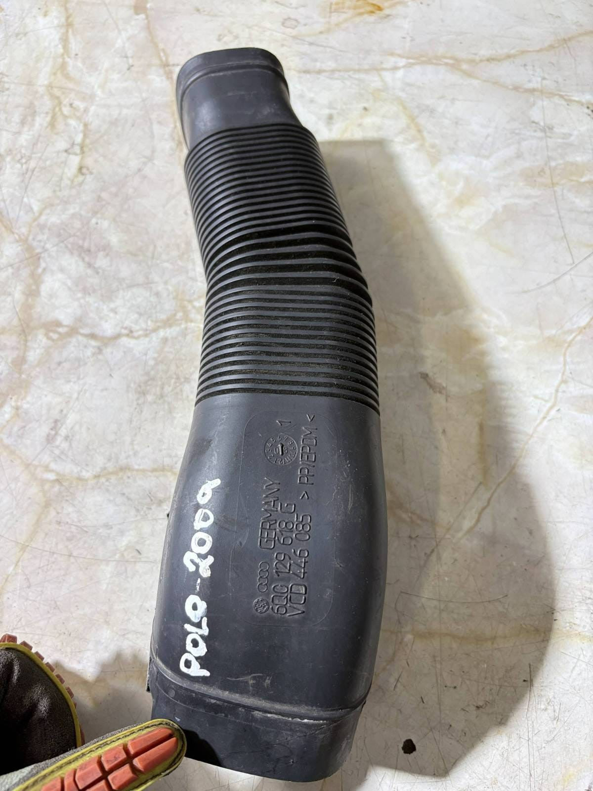 Skoda Roomster (5J) 2009 Diesel air intake hose pipe 6Q0129618G SKU27628