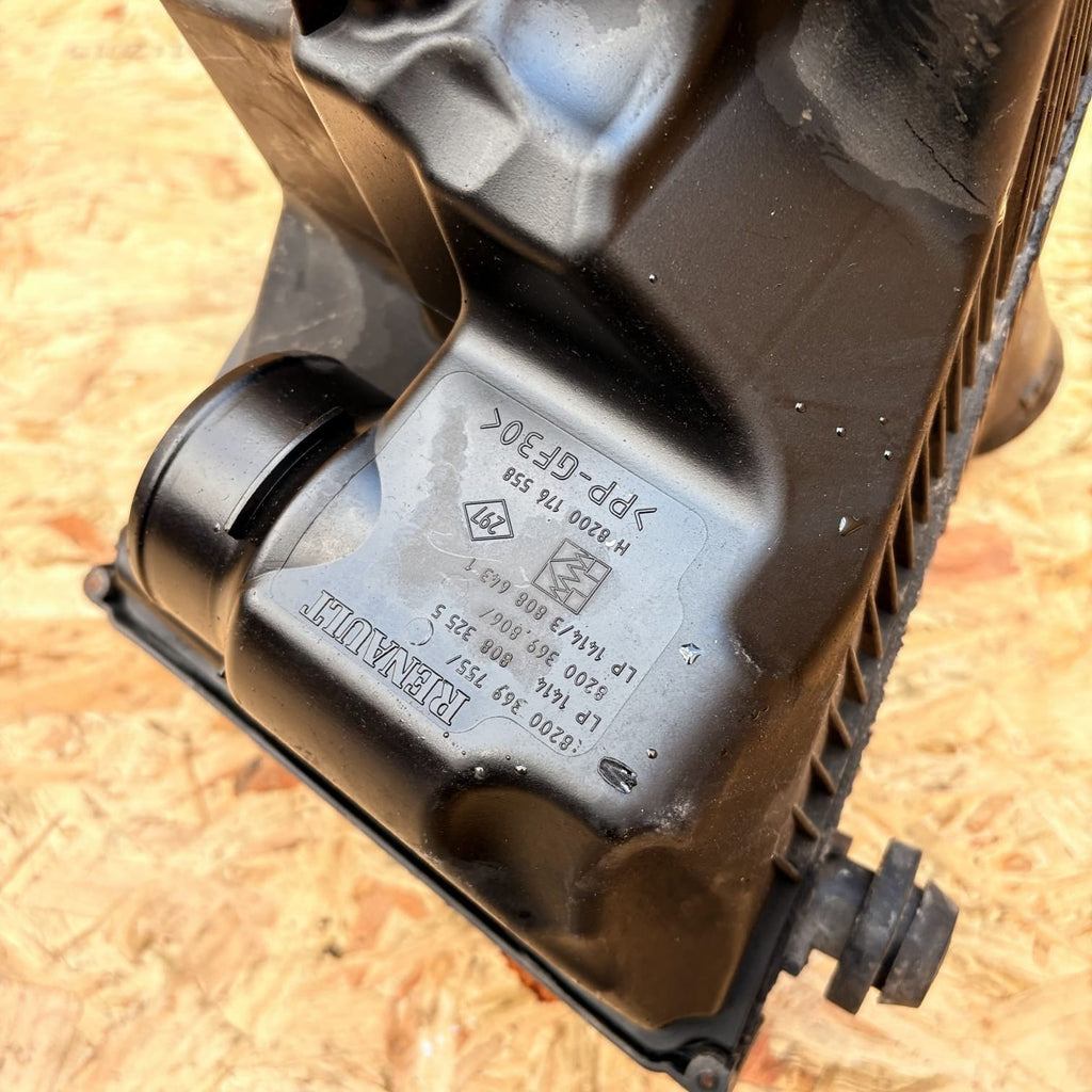 RENAULT MEGANE MK2 2004 1.6 PETROL AIR INTAKE BOX 8200401500 8200176558