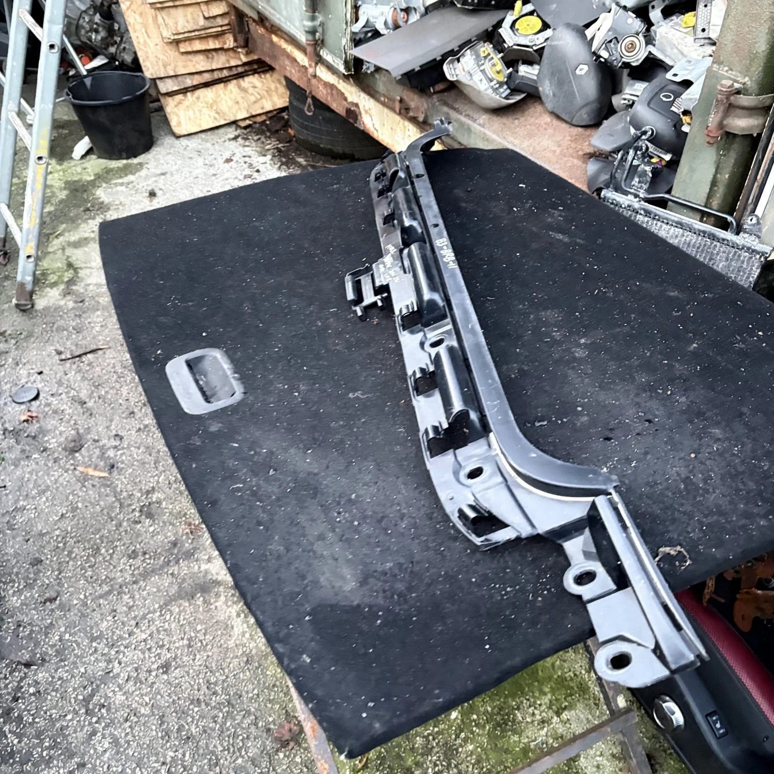 BMW 1 SERIES E87 E81 REAR BUMPER MOUNT BRACKET HOLDER 7058521 2005