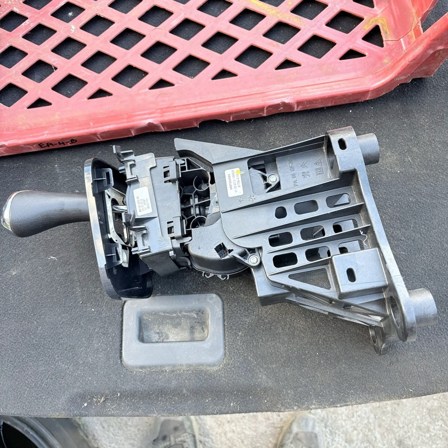 PEUGEOT 3008 2012 AUTOMATIC GEAR SELECTOR SHIFTER 9687024580