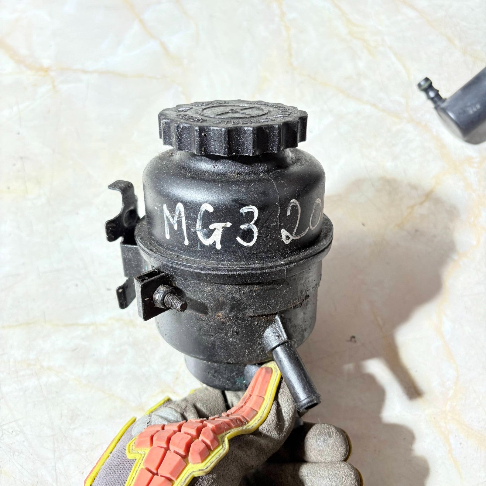 2013-2018 MG3 1.5 POWER STEERING BOTTLE TANK