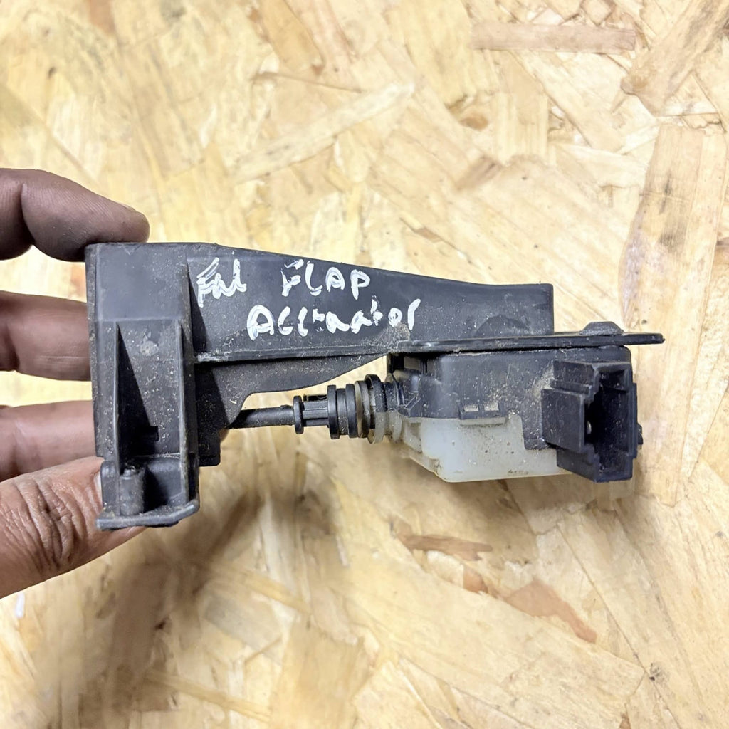2008 MERCEDES-BENZ M W164 ML 350 CDI Fuel Tank Cap Lock Motor A2516390107
