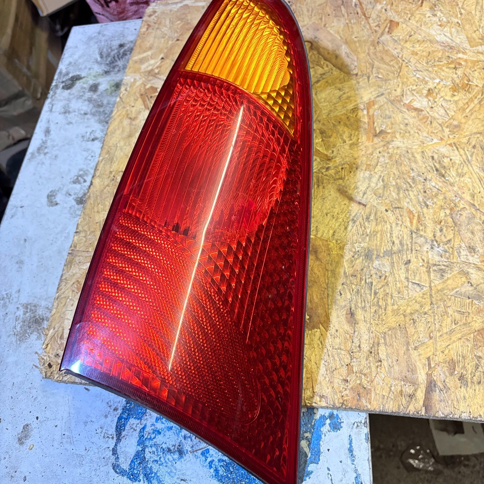 FORD FOCUS MK1 1998-2005 LEFT PASSENGER SIDE REAR TAIL LIGHTS 1M5113405