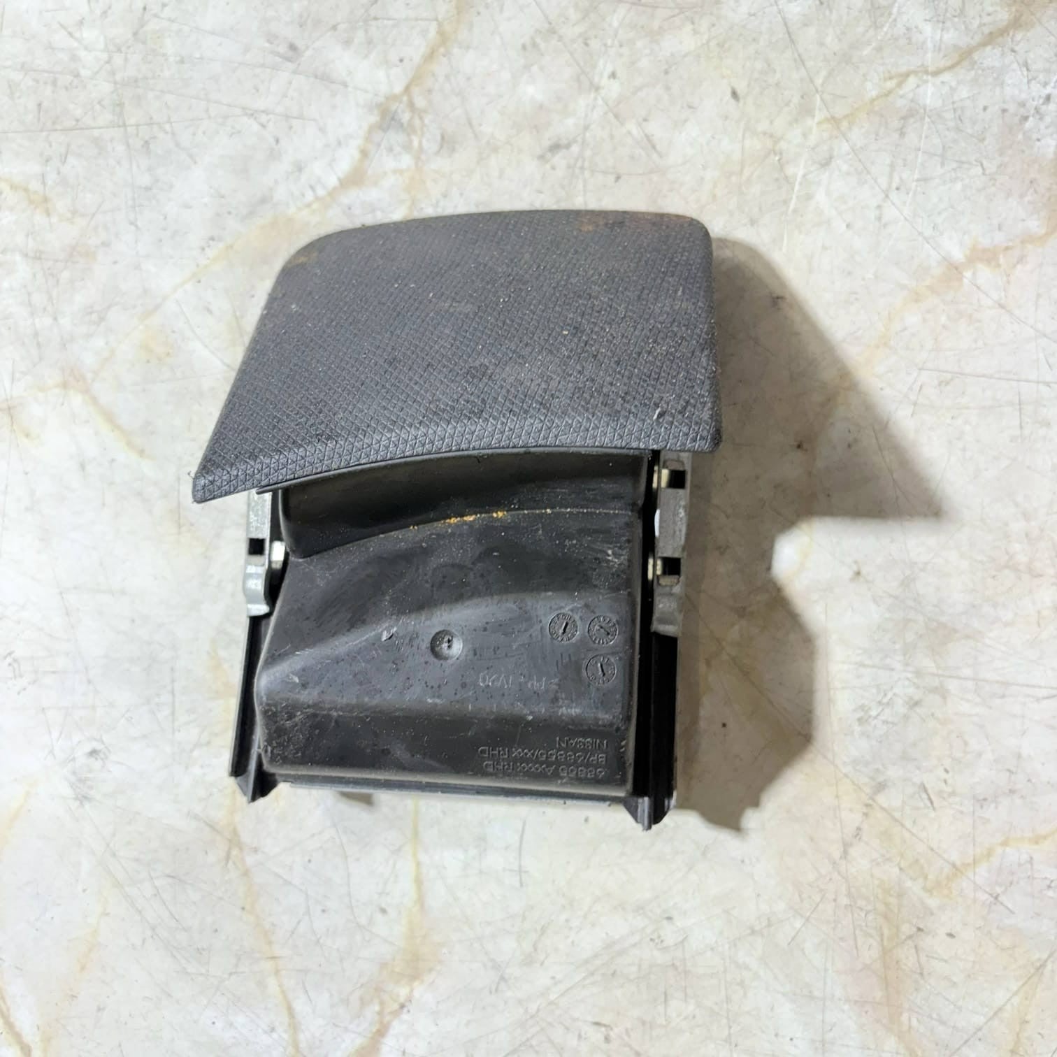 NISSAN MICRA K12 MK3 2010 FRONT CENTRE CONSOLE ASHTRAY STORAGE 68855AXXXX