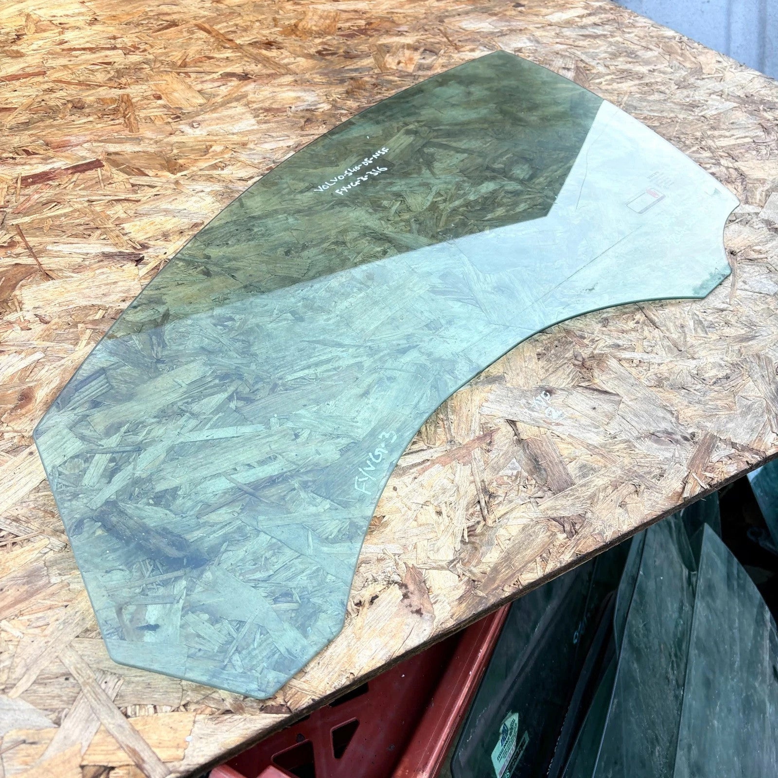 Volvo S40 Door-Drop Glass Front Left Passenger Side