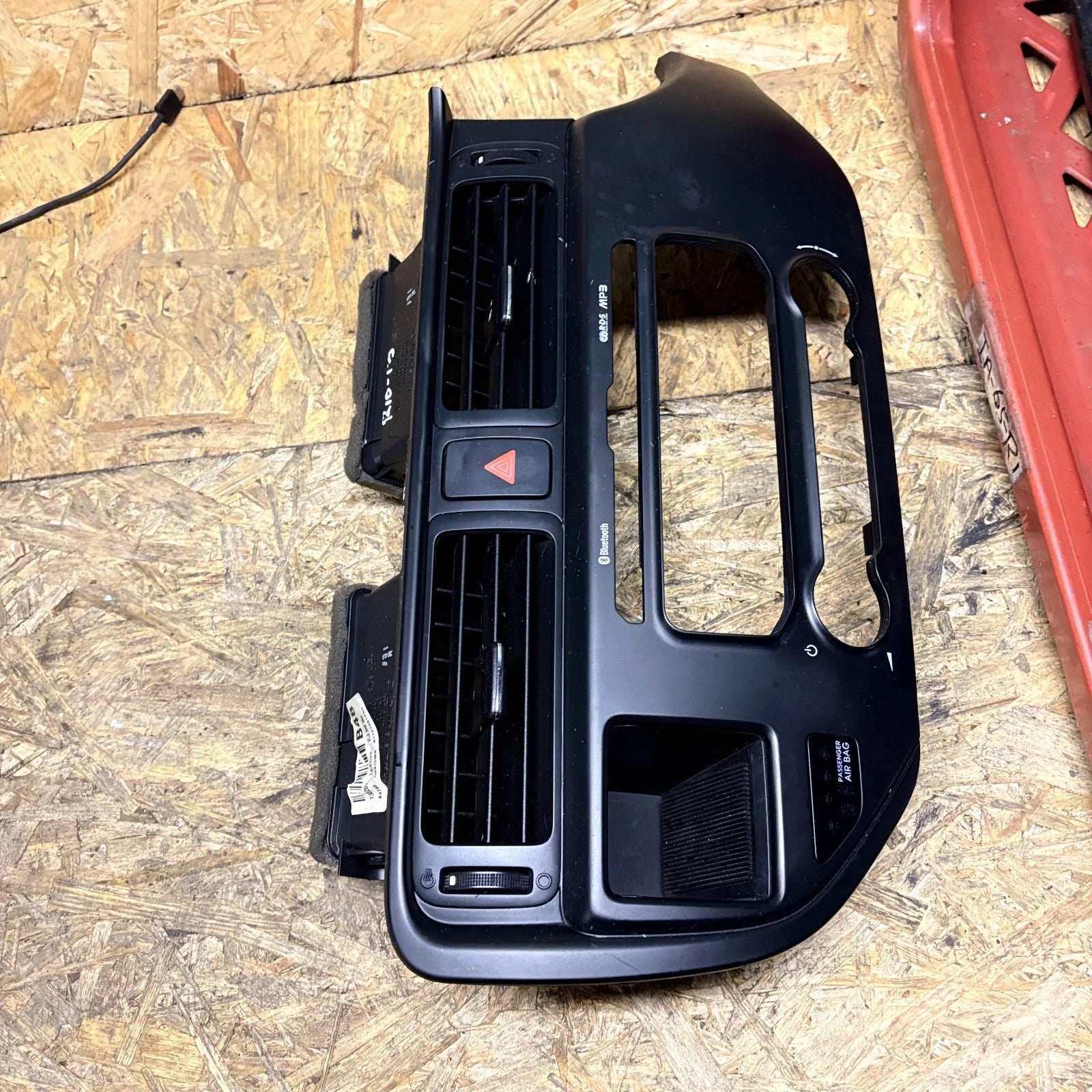 2013 KIA RIO RADIO TRIM WITH AIRVENTS 97420-1W900, 84741-1W900 2012-2016