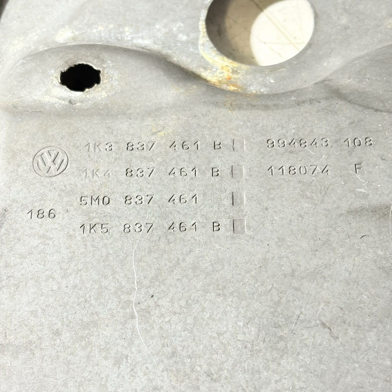 E038074023 Other car part for Volkswagen Golf UK2388584-96