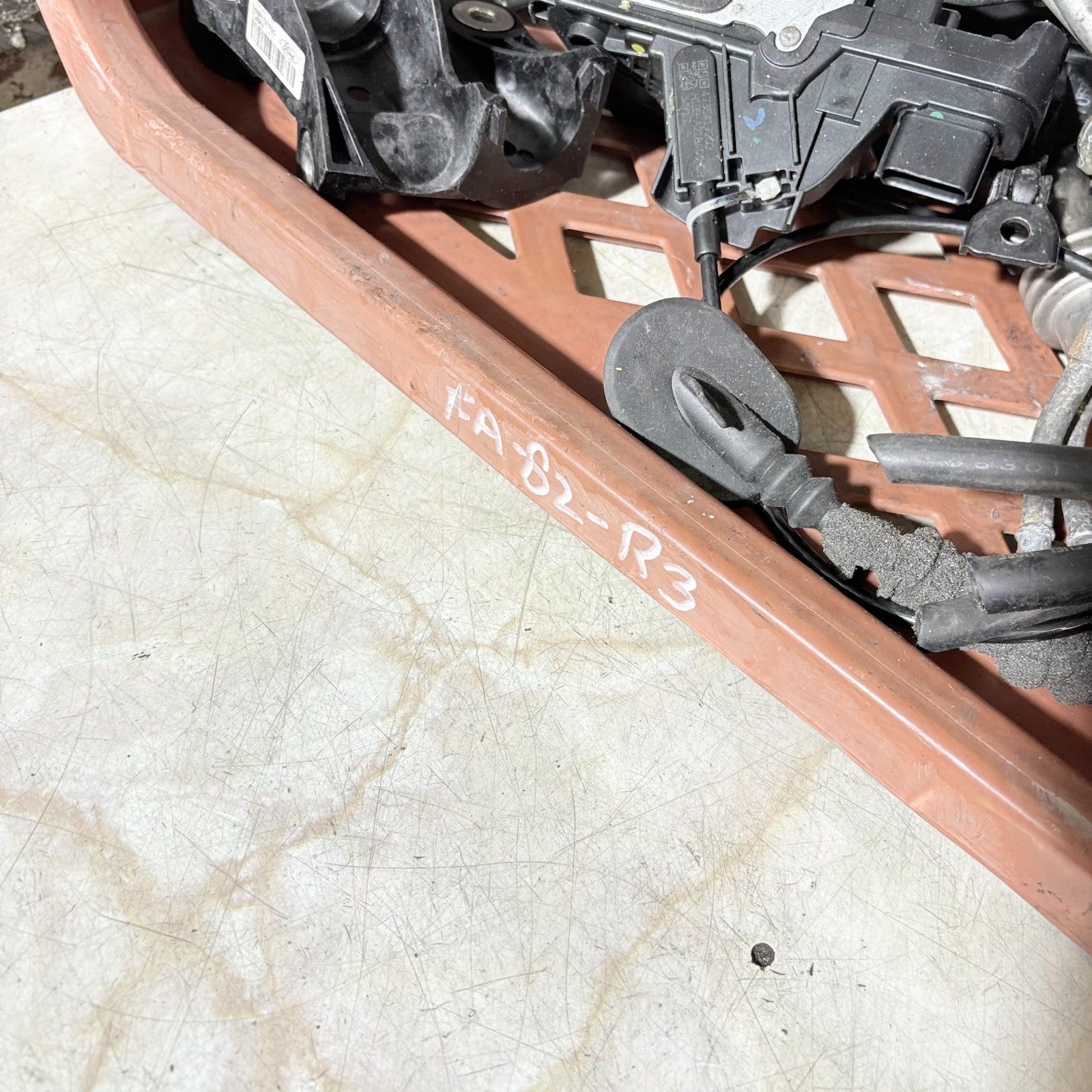 FORD FOCUS BONNET HINGE COVER MK3 FRONT RIGHT BM51A02476AE