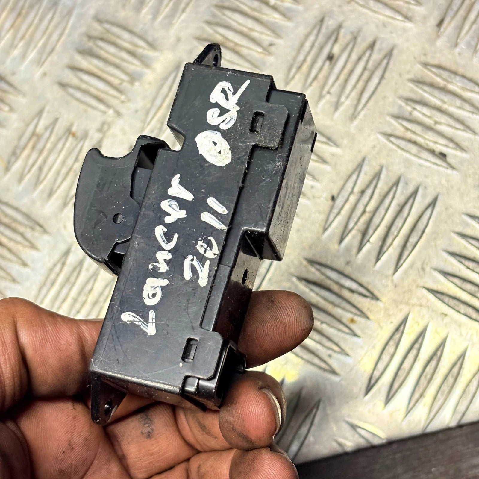 Mitsubishi Lancer & Sportback Rear Right Window Switch RHD 8608A066 07-17