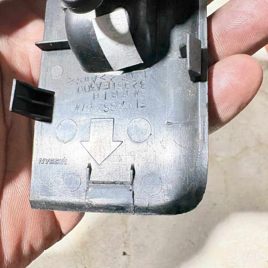 Nissan Pathfinder Single Power Window Button Switch Trim 82961-EA300