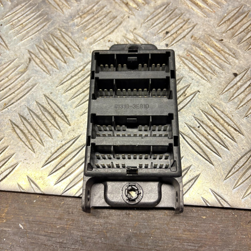 Kia Sorento 2002-2009 Year Relay Fuse Box 91310-3E810 Genuine OEM