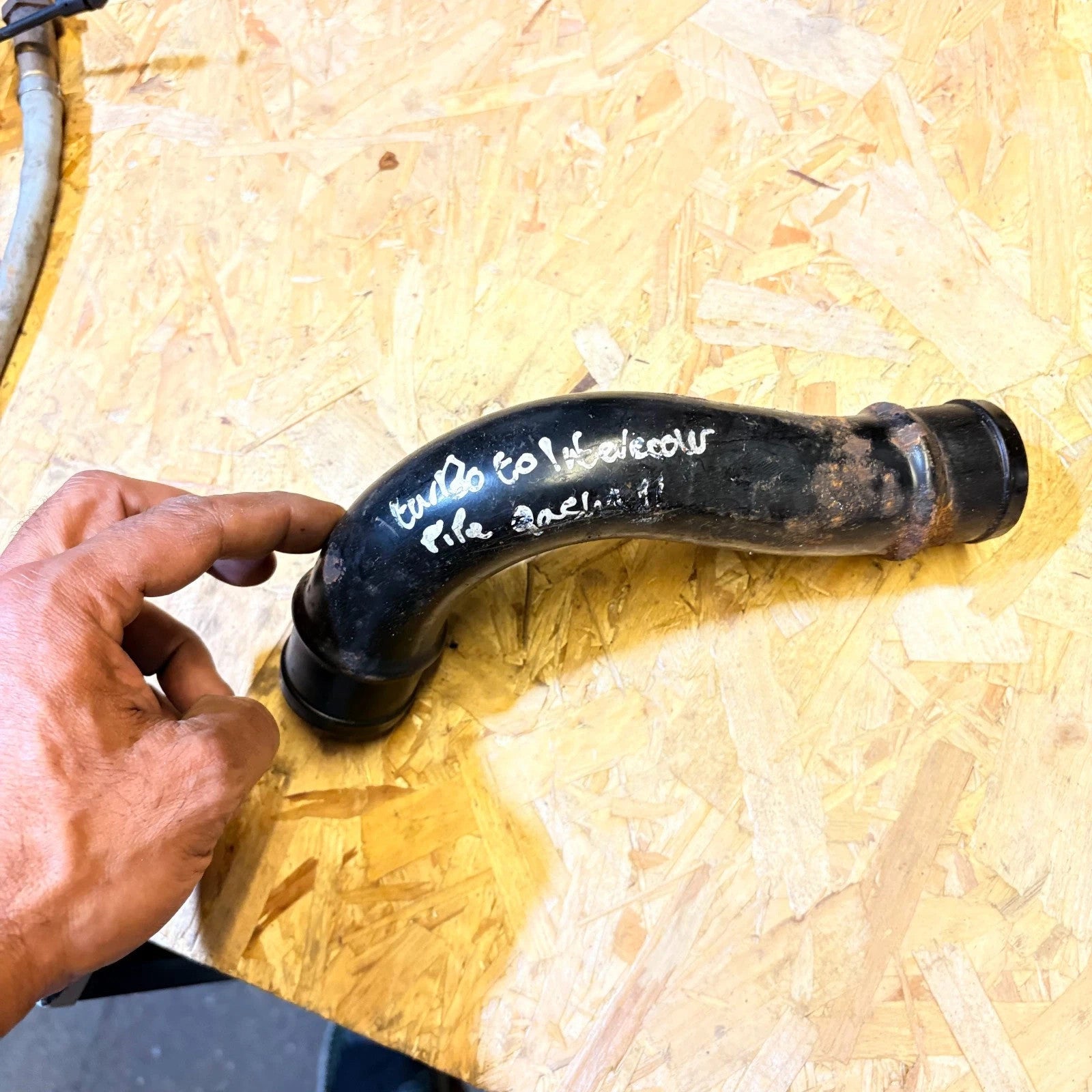 Nissan Qashqai Turbo Intercooler Pipe Boost Hose Charge Air Tube ()