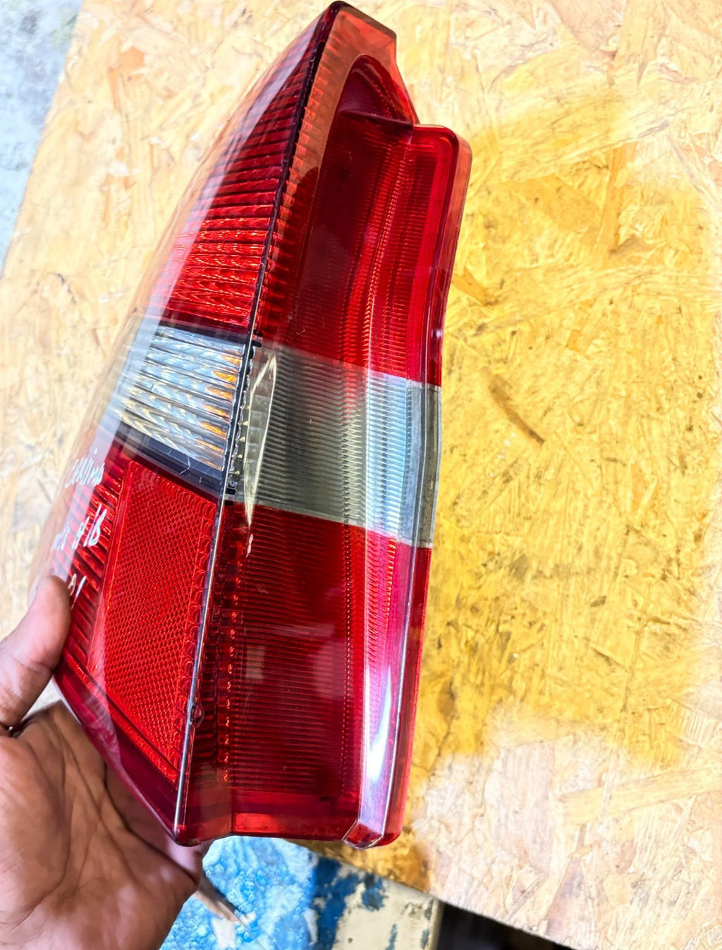MITSUBISHI CARISMA MK1 95-04 REAR LEFT OUTER TAIL LIGHT PASSENGER LAMP 151085