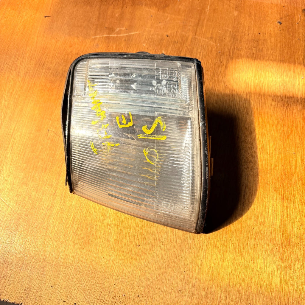 Mitsubishi Galant 1992-1996 Front Indicator Parking Lamp LH Stanley 041-0446L
