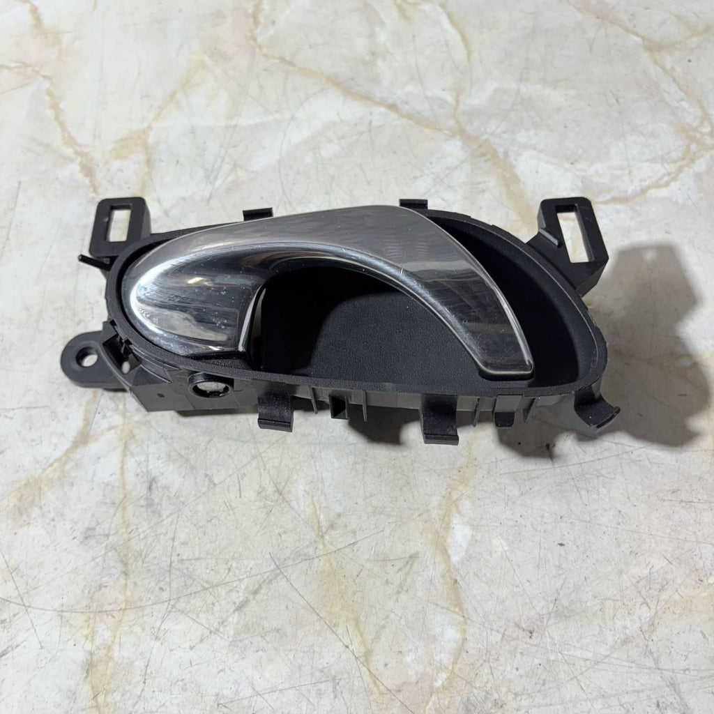 2013-2021 Nissan Qashqai drive side front right door interior handle 806704EA0A