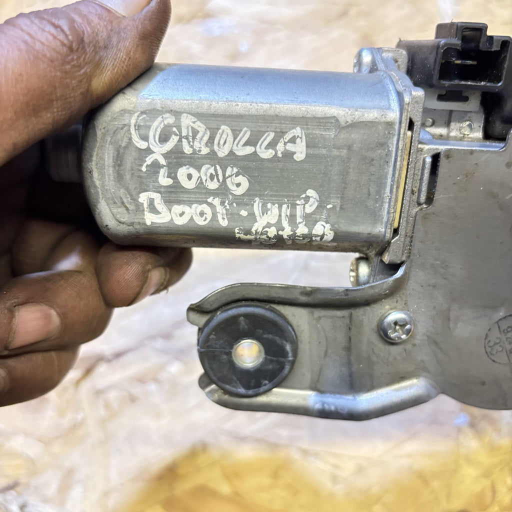 TOYOTA COROLLA 2006 E140 REAR WINDSCREEN WIPER MOTOR 85130-02020