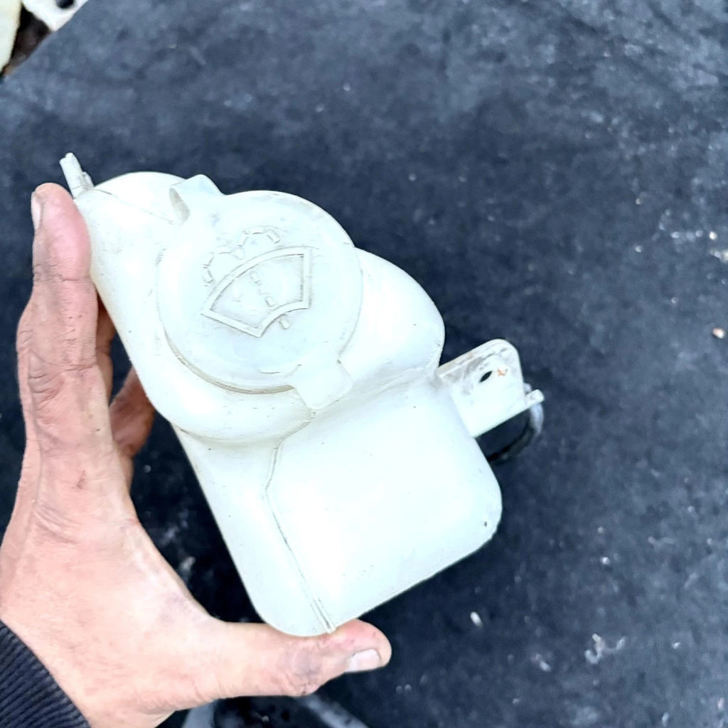 MAZDA MX5 WASHER TANK RESERVOUR WITH PUMP 1.8 MK2/2.5 NB