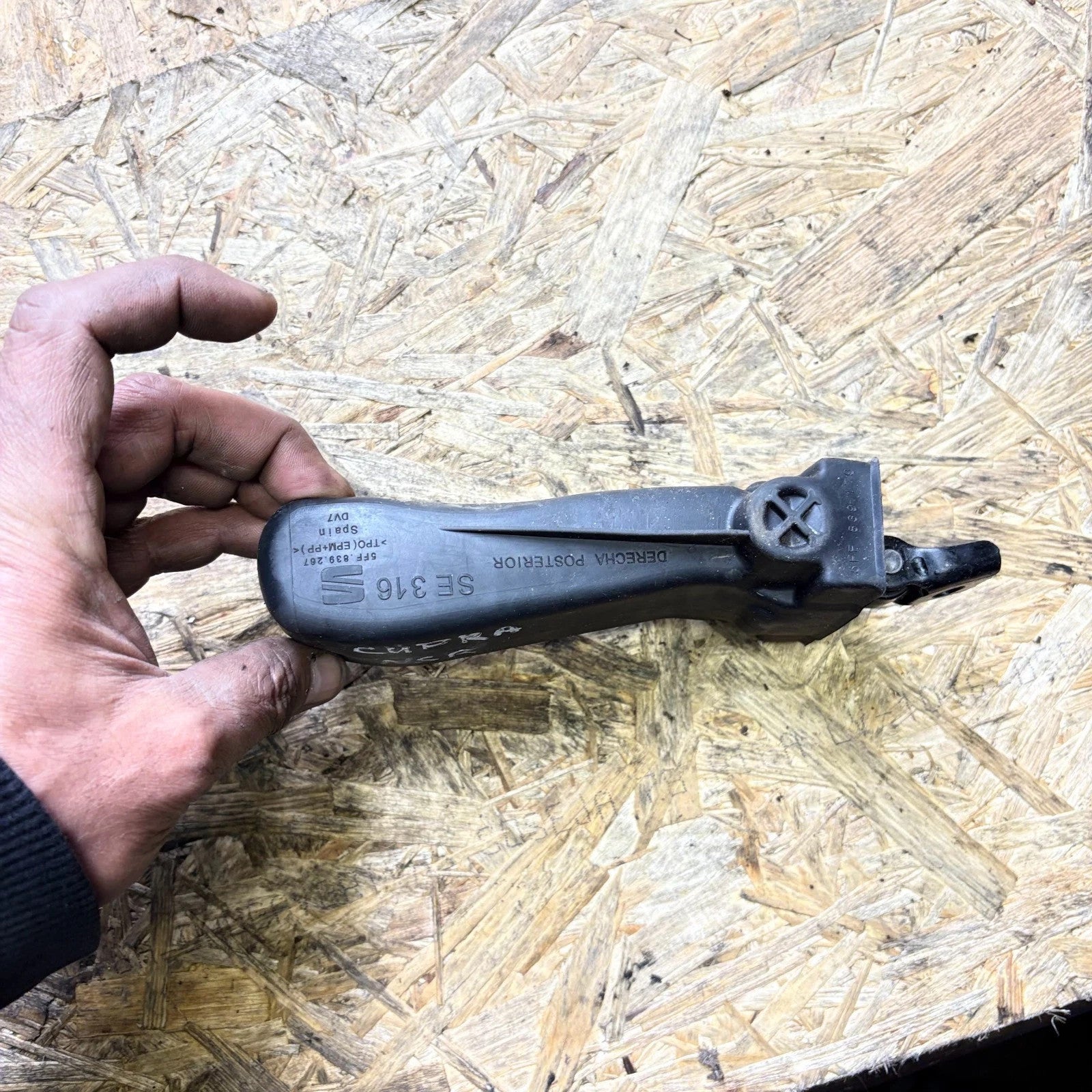 CUPRA FORMENTOR 2020-ON Rear Left Door Check Strap Stopper 5FF839267