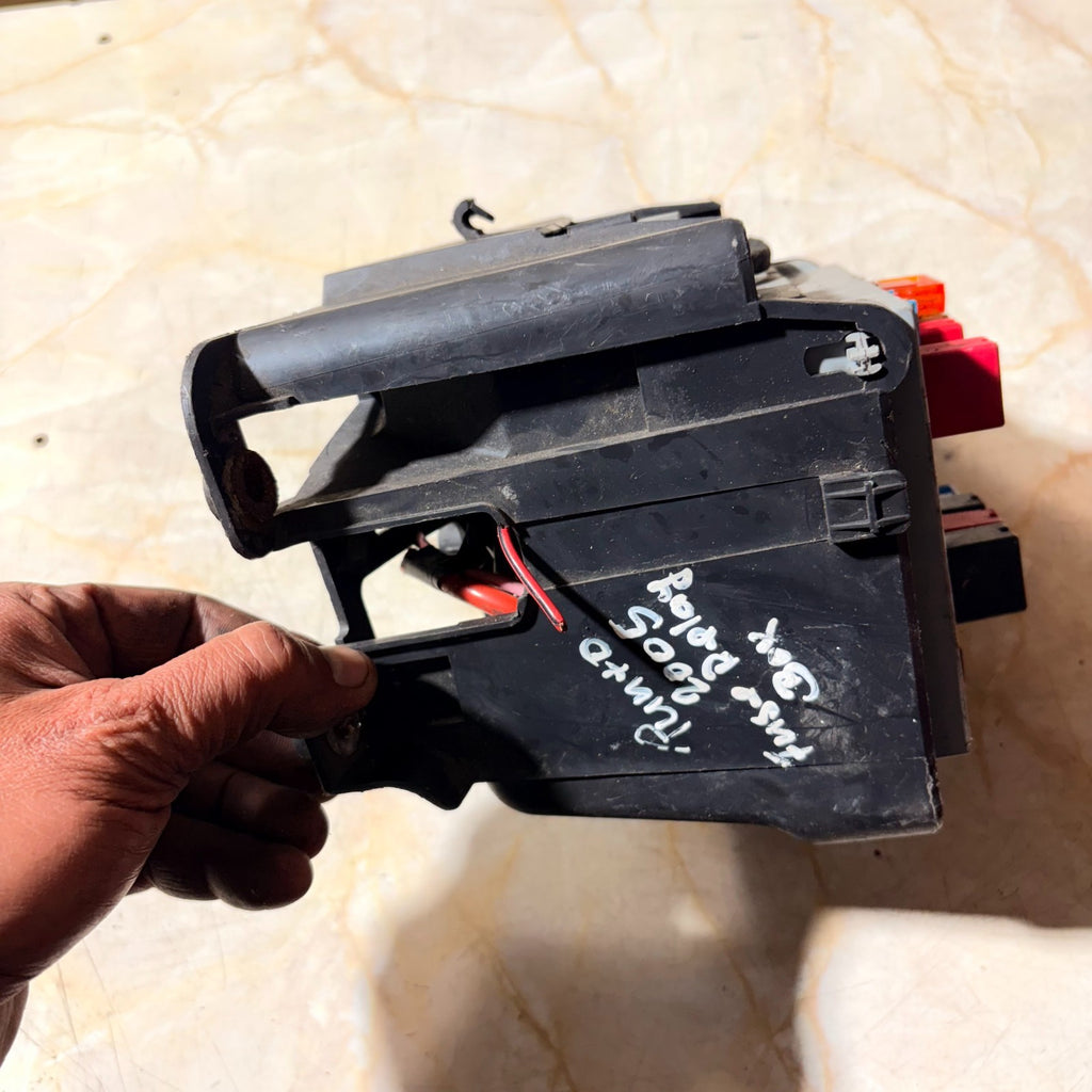 2005 FIAT PUNTO FUSE BOX