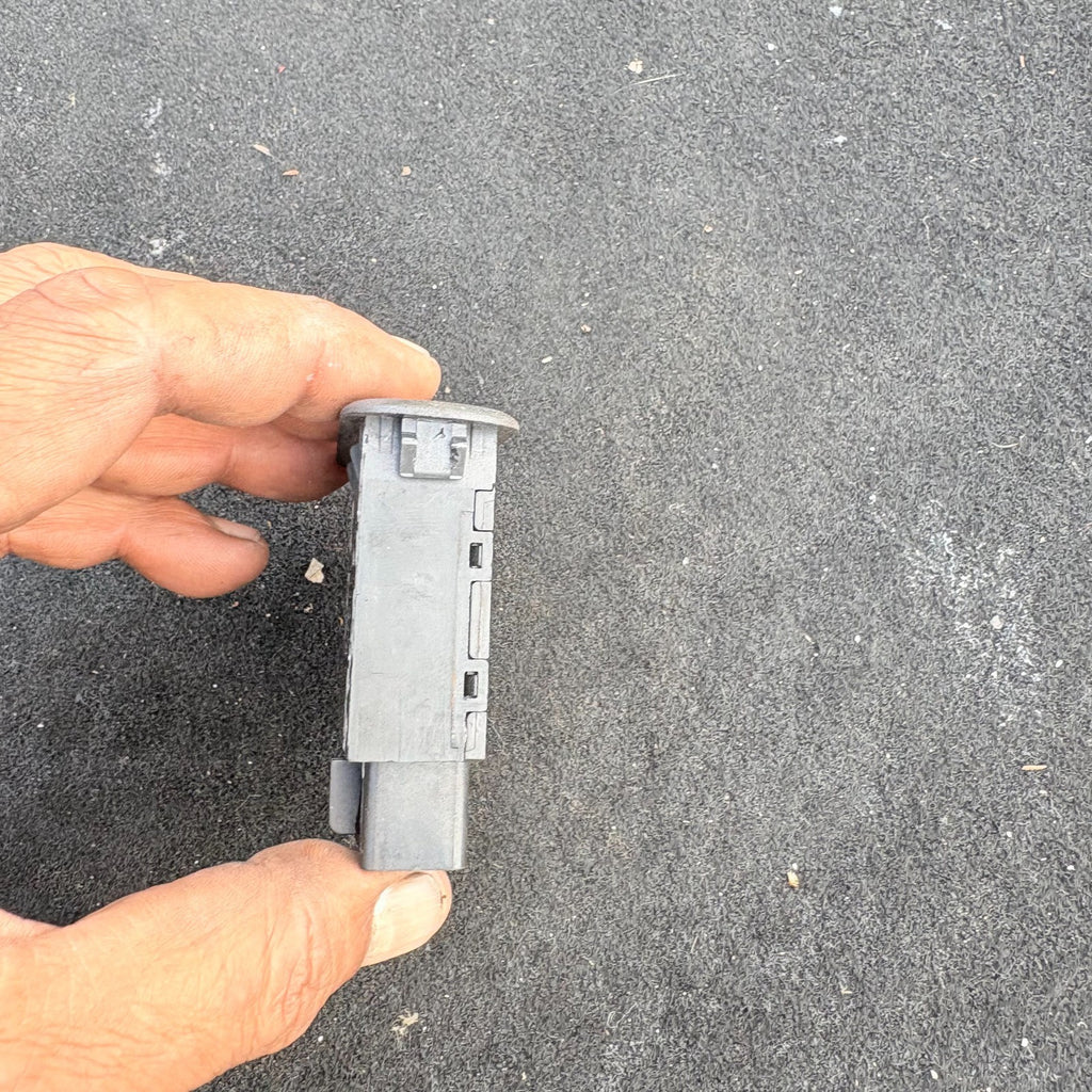 KIA SORENTO DRIVER FRONT FUEL FLAP SWITCH 93550-3E020