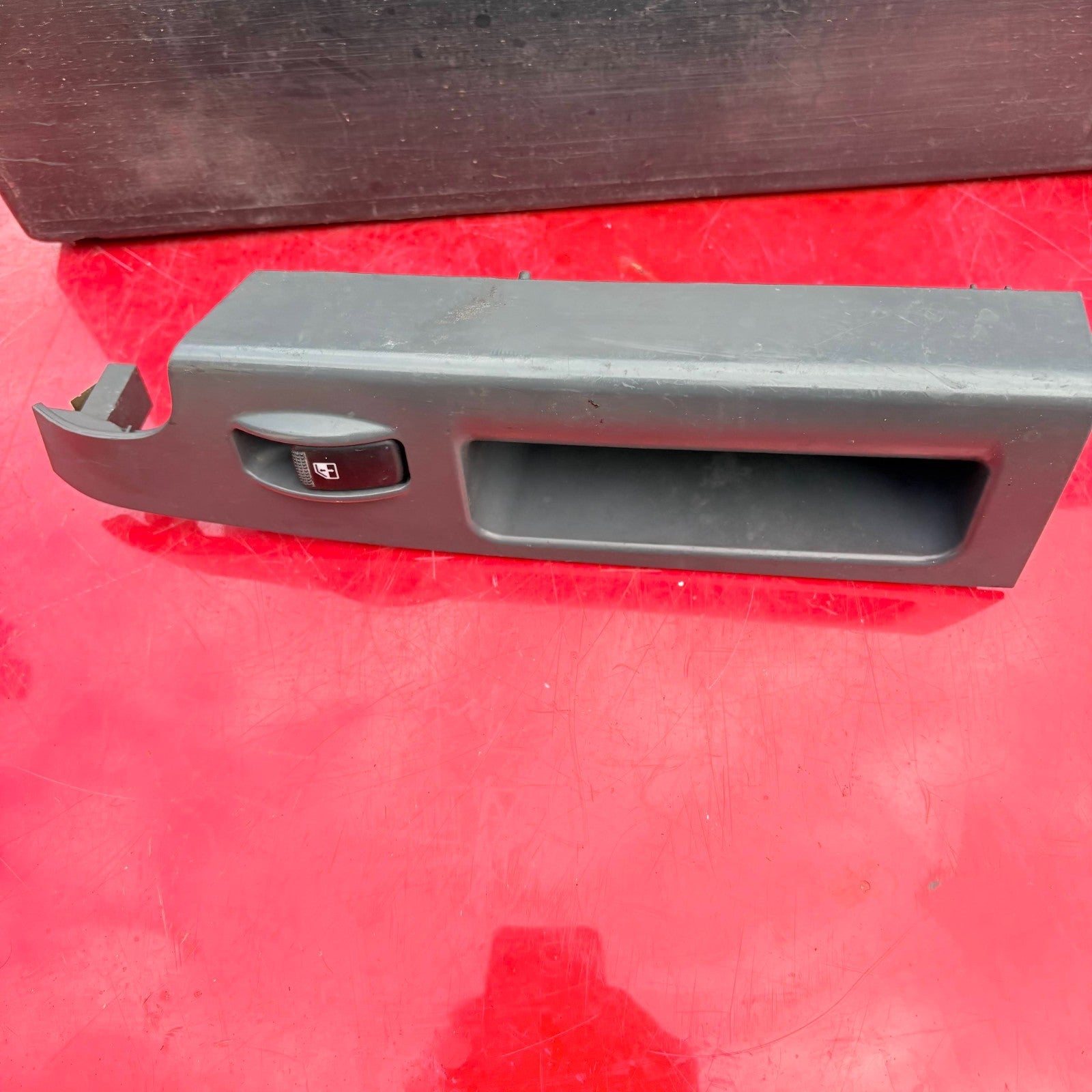KIA SORENTO DOOR ELECTRIC WINDOW SWITCH LEFT REAR N/S/R 478520-1110