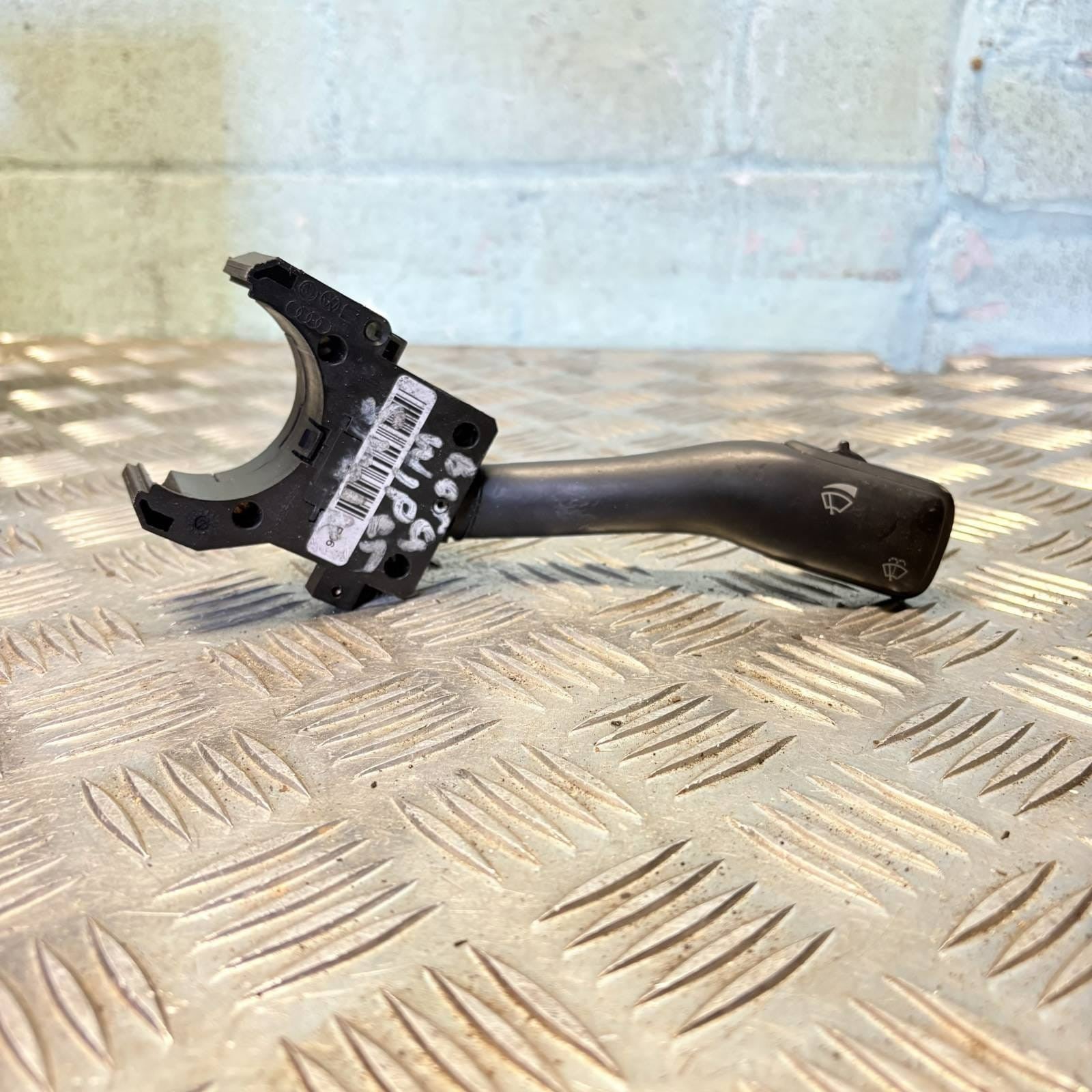 Windscreen Wiper Lever Windscreen Wiper Audi 4BO 953 503 E 4BO 953 503 E 4B09535