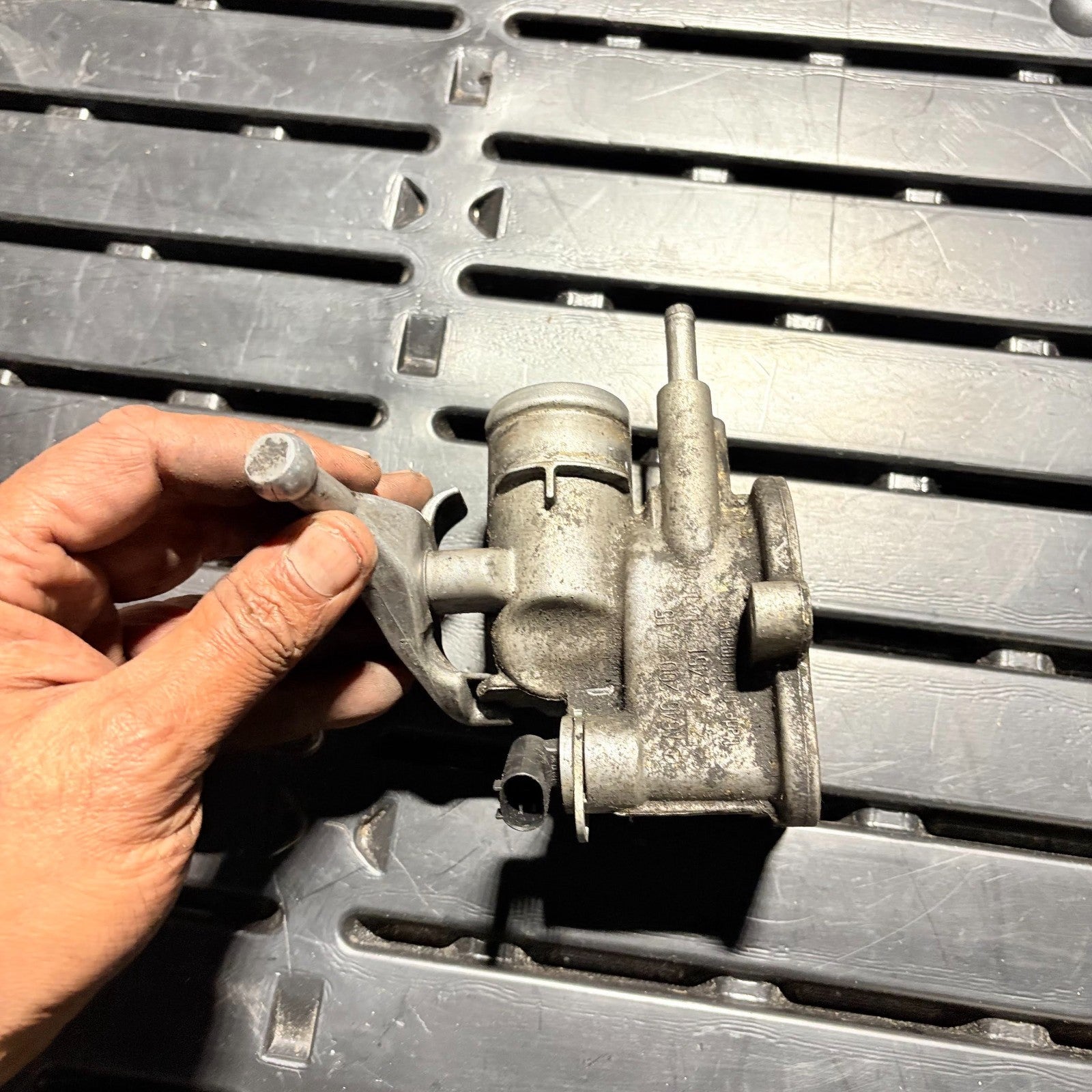 Mercedes C220 W204 2007-2014 THERMOSTAT HOUSING A646200