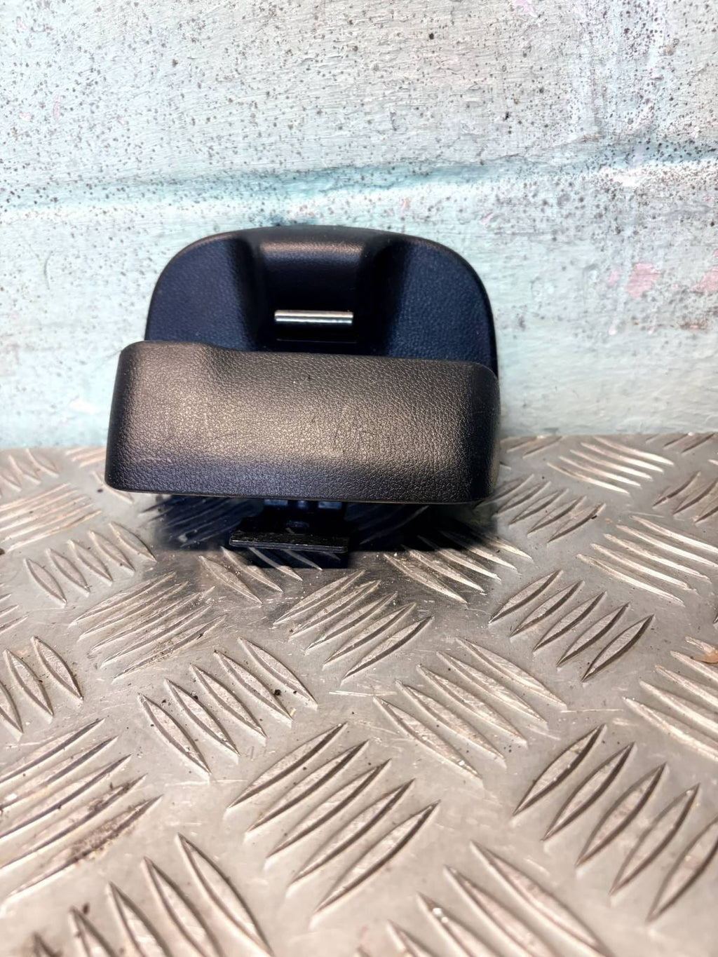 8W AUDI A4 A5 SUN VISOR CLIP GREY AW0857562A