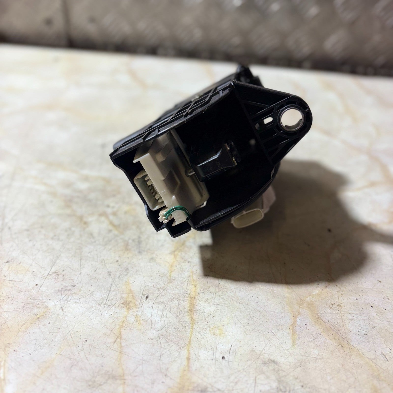 TOYOTA PRIUS 04-09 AUTO GEAR SHIFTER SELECTOR LEVER 89451-47030