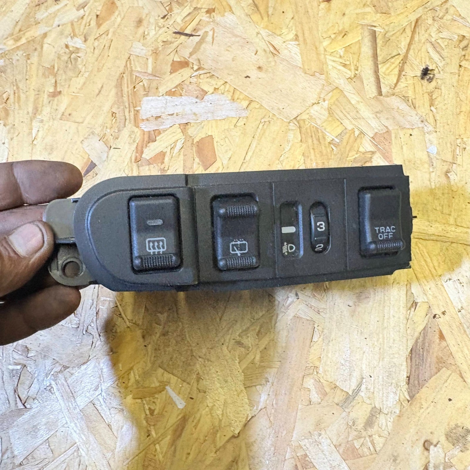 Chrysler PT Cruiser 2001-2005 5 Door Dash Switch Panel Headlamp Trac 04671673AA
