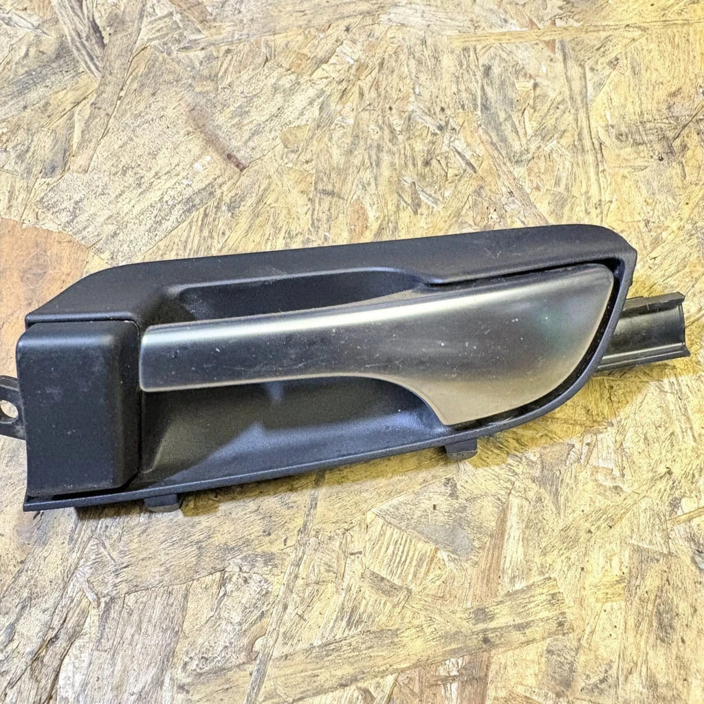 AUDI A3 CABRIO PASSENGER FRONT INTERIOR DOOR HANDLE SWITCH BUTTON 8P3867019