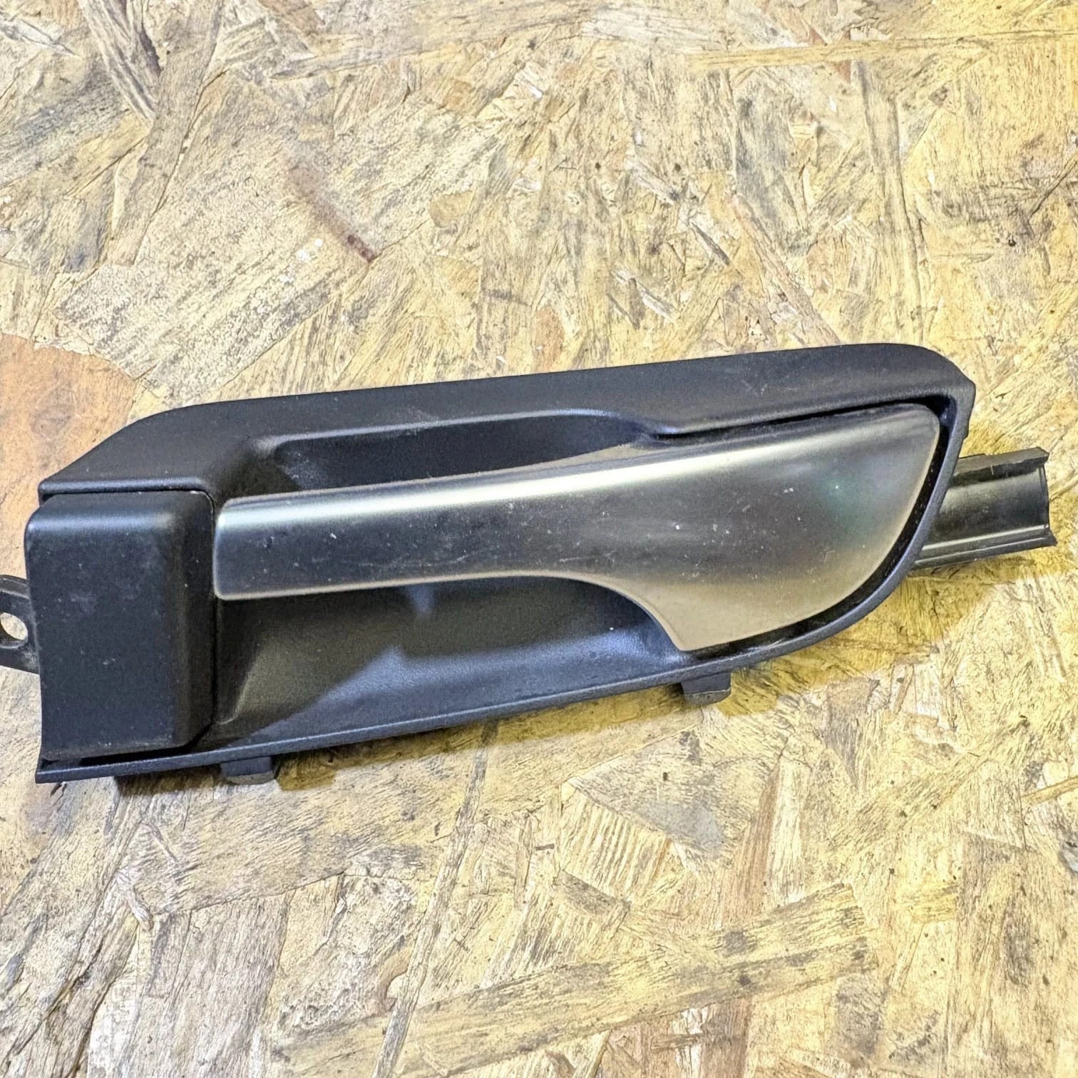 AUDI A3 CABRIO PASSENGER FRONT INTERIOR DOOR HANDLE SWITCH BUTTON 8P3867019