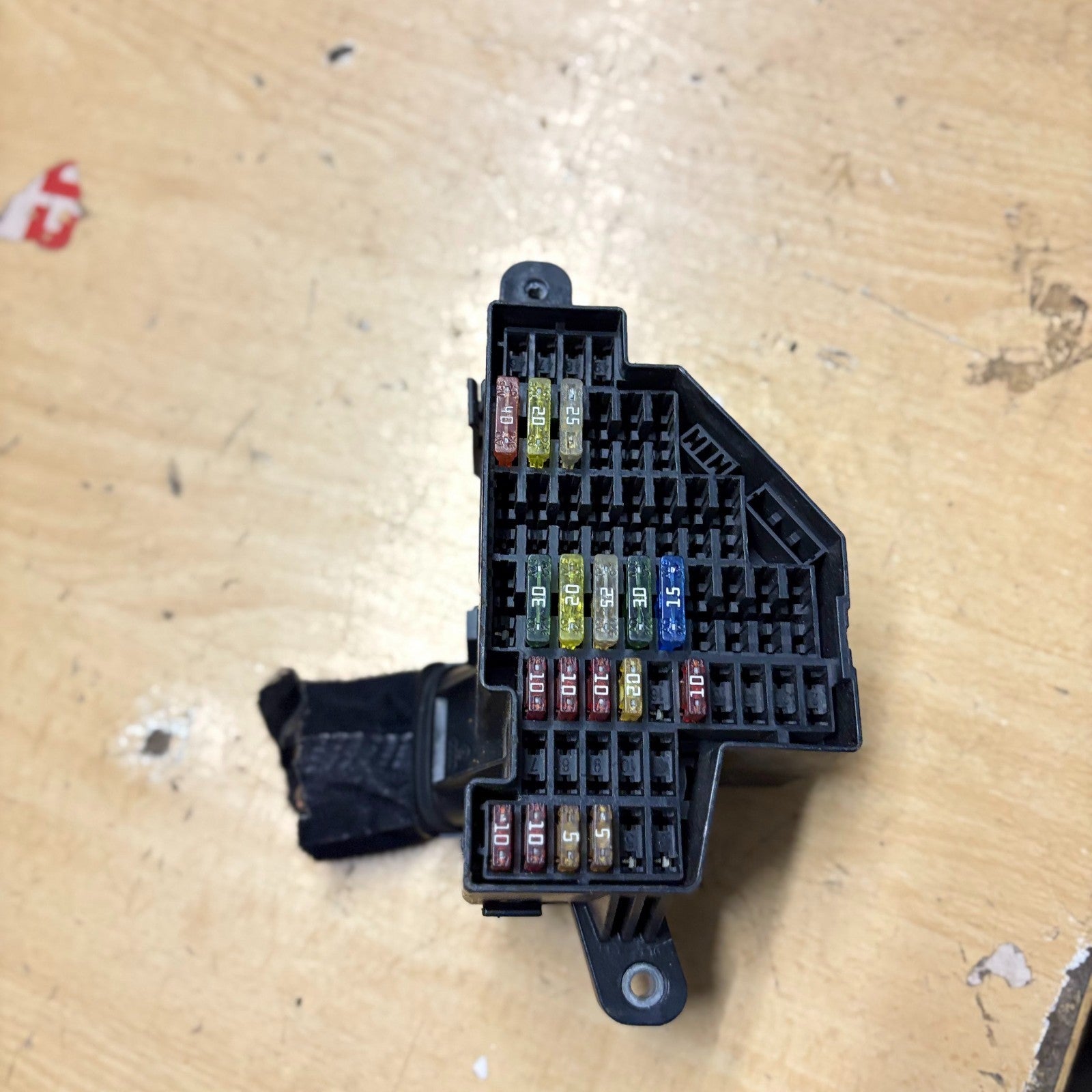 VW Golf Fuse Box Control Unit Relay Power Distribution Module 2009