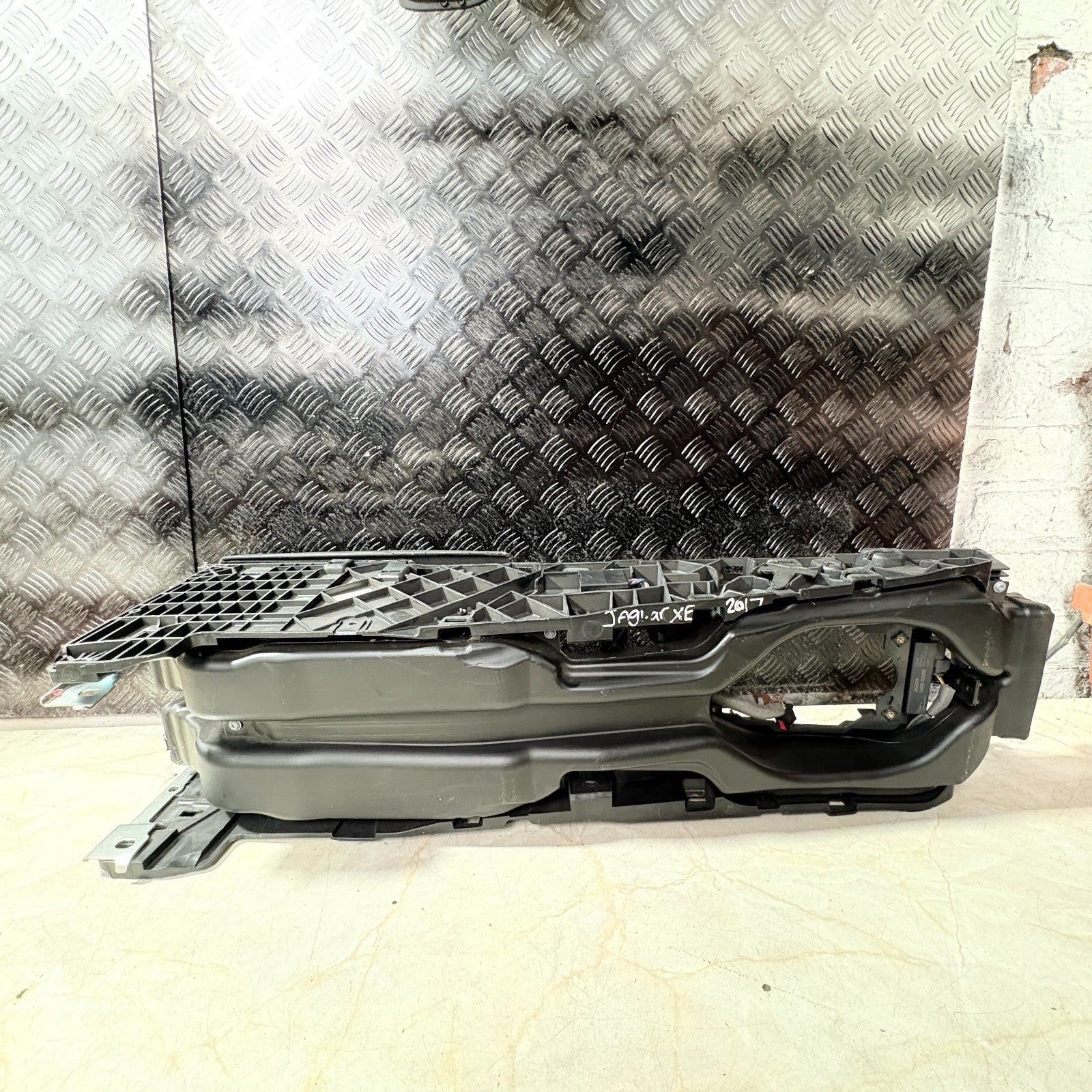 JAGUAR XE X760 2015-2019 CENTRE CONSOLE ARMREST TUNNEL SUB STRUCTURE FRAME BASE