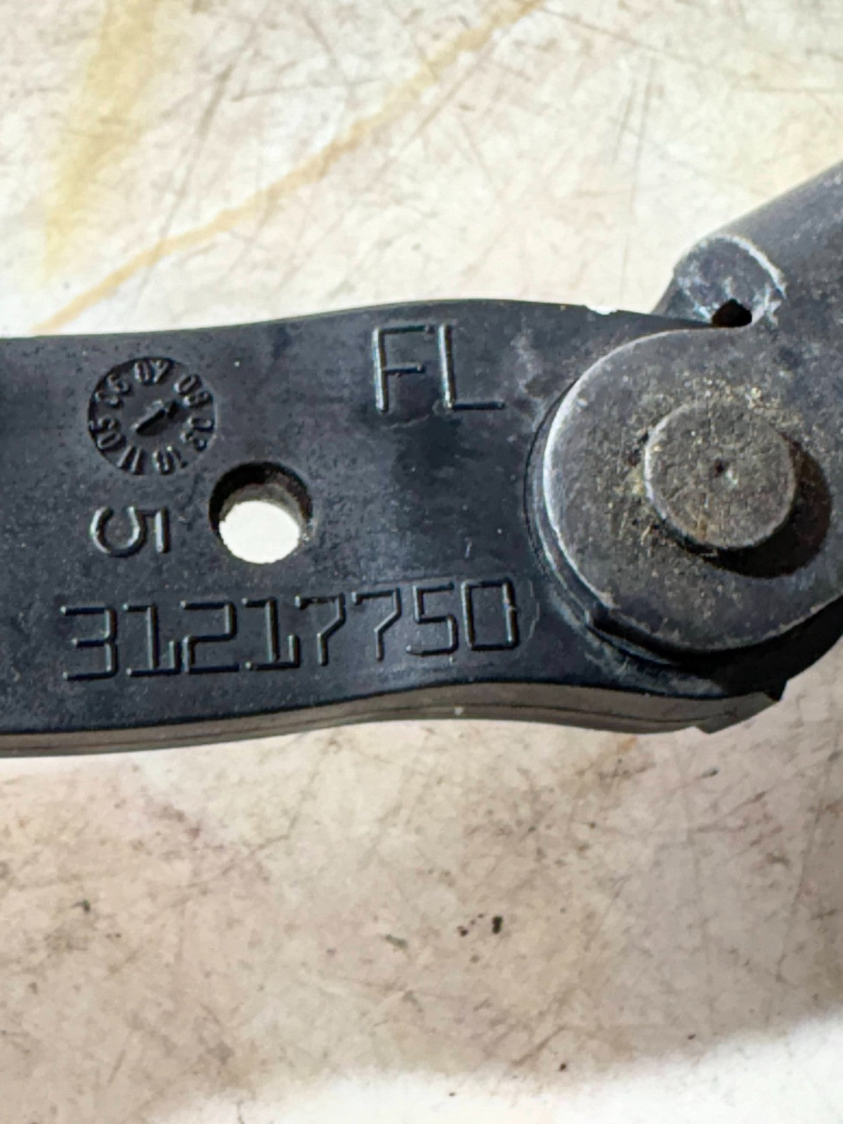 VOLVO C30 2009-PASSENGER SIDE FRONT LEFT DOOR CHECK STRAP 31217750