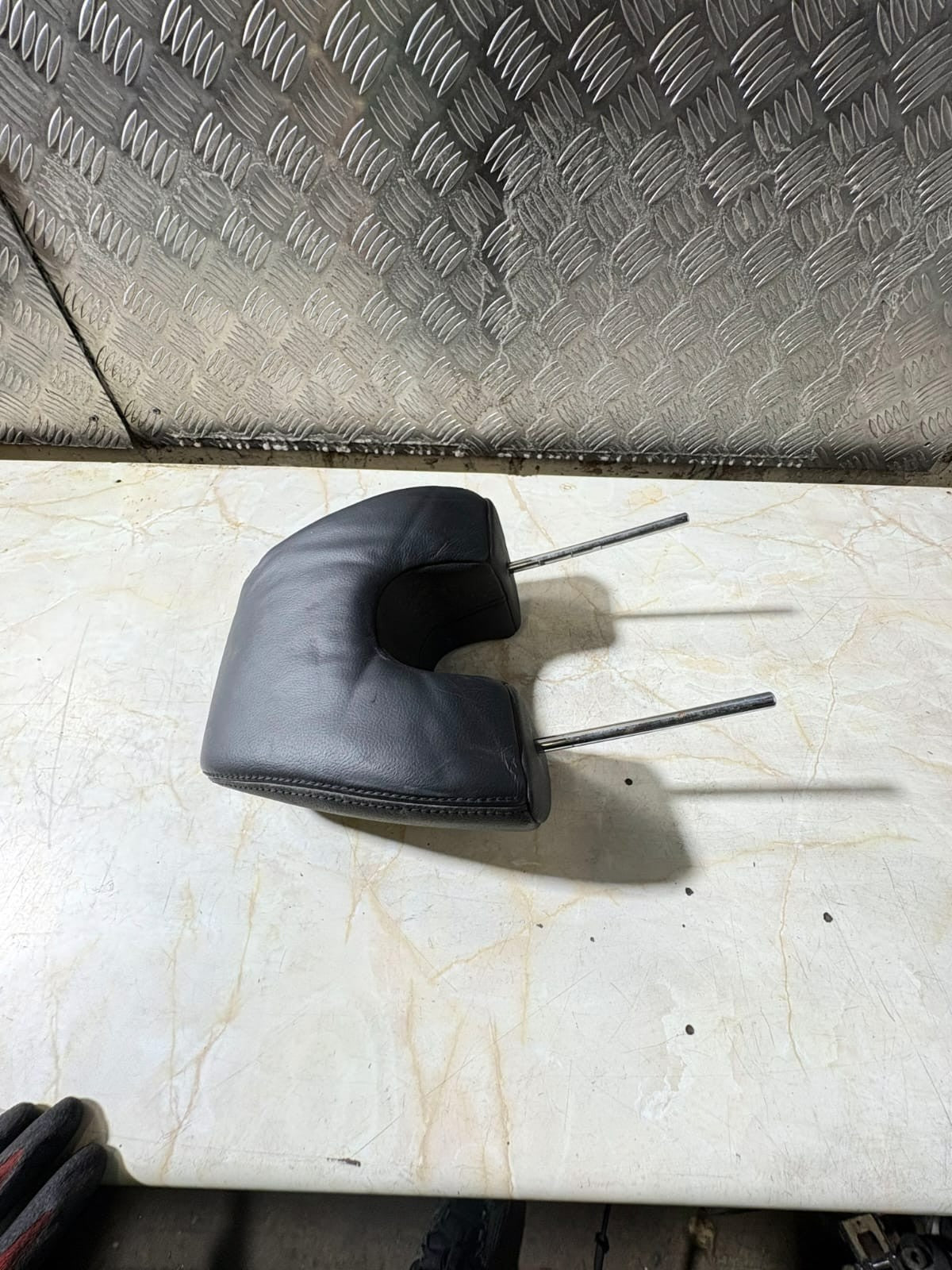 HONDA CRV 2007 FRONT RIGHT DRIVER SIDE BLACK LEATHER HEADREST