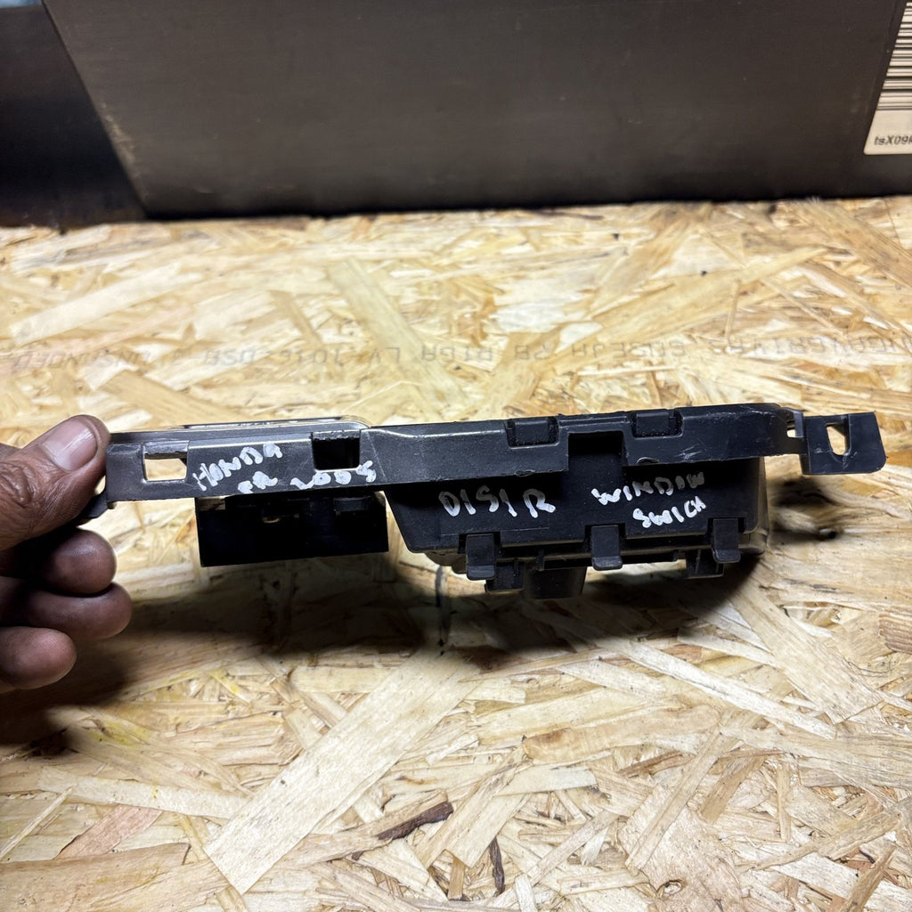 2004-2009 HONDA FR-V ELECTRIC WINDOW SWITCH DRIVER SIDE REAR RIGHT