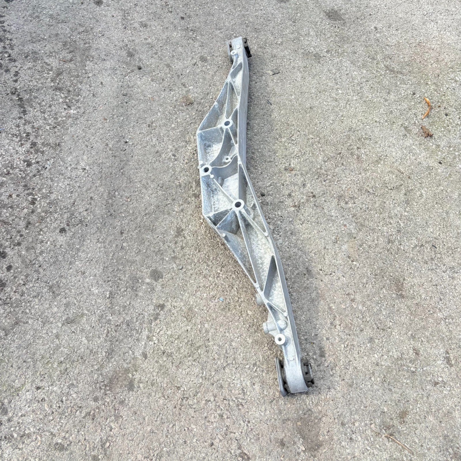 BMW Rear Differential/Diff Mount Bracket 3336 6852896