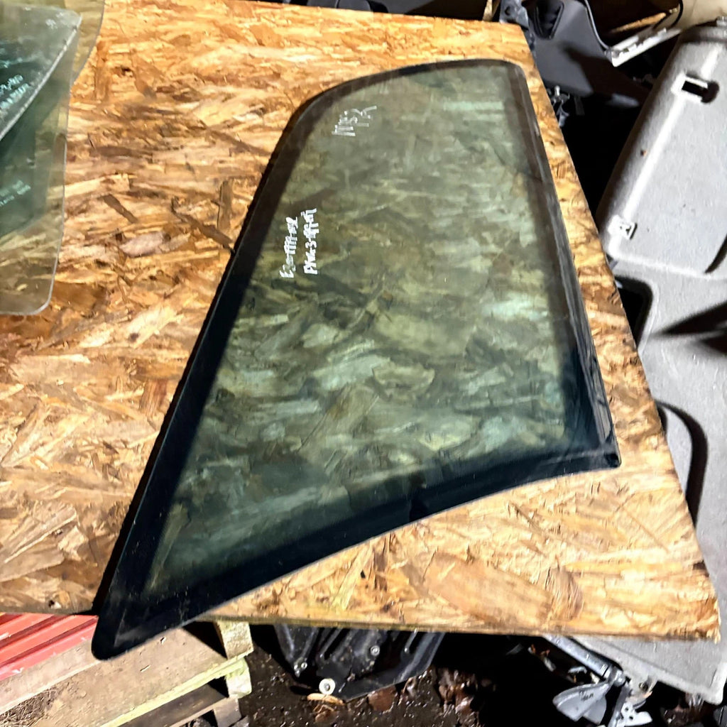 MERCEDES BENZ E CLASS E300 REAR LEFT PASSENGER SIDE WINDOW QUARTER GLASS 1999