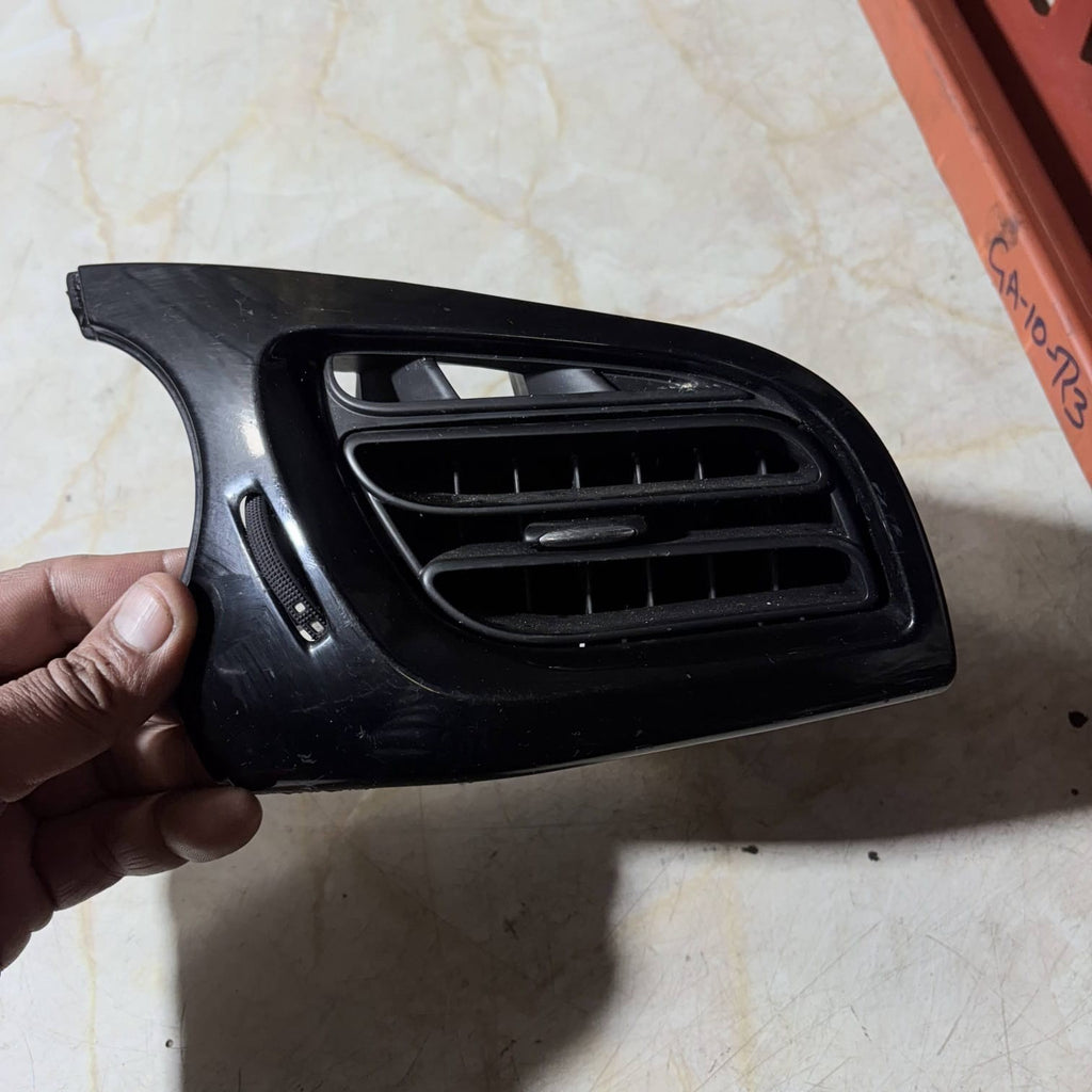 Citroen DS3 Mk1 2010-2015 Driver Front Dashboard Air Vent OSF A1092113
