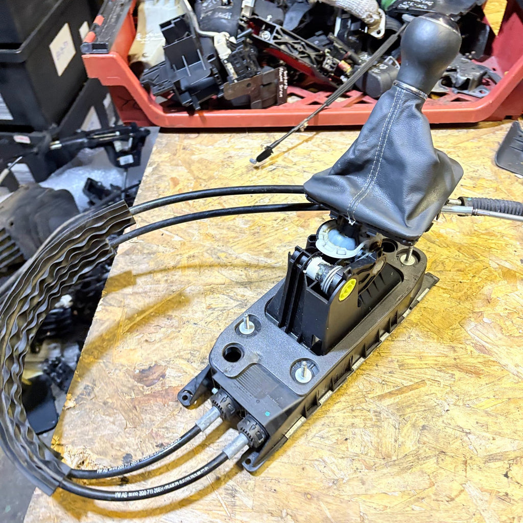 2018 SEAT ARONA GEAR SHIFTER SELECTOR WITH CABLES 2Q0711049K