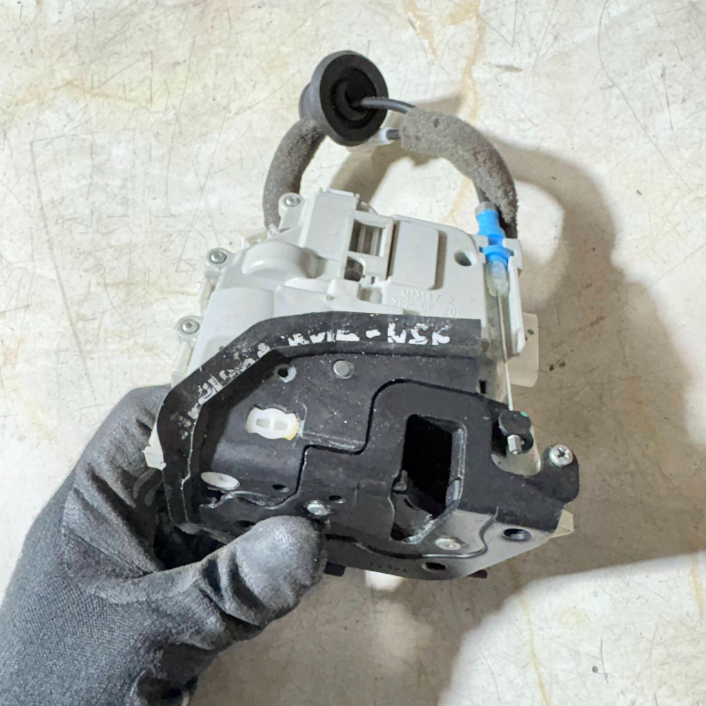 2016 AUDI A3MK3 (8V) PASSENGER FRONT DOOR LOCK CATCH 8X2837015B