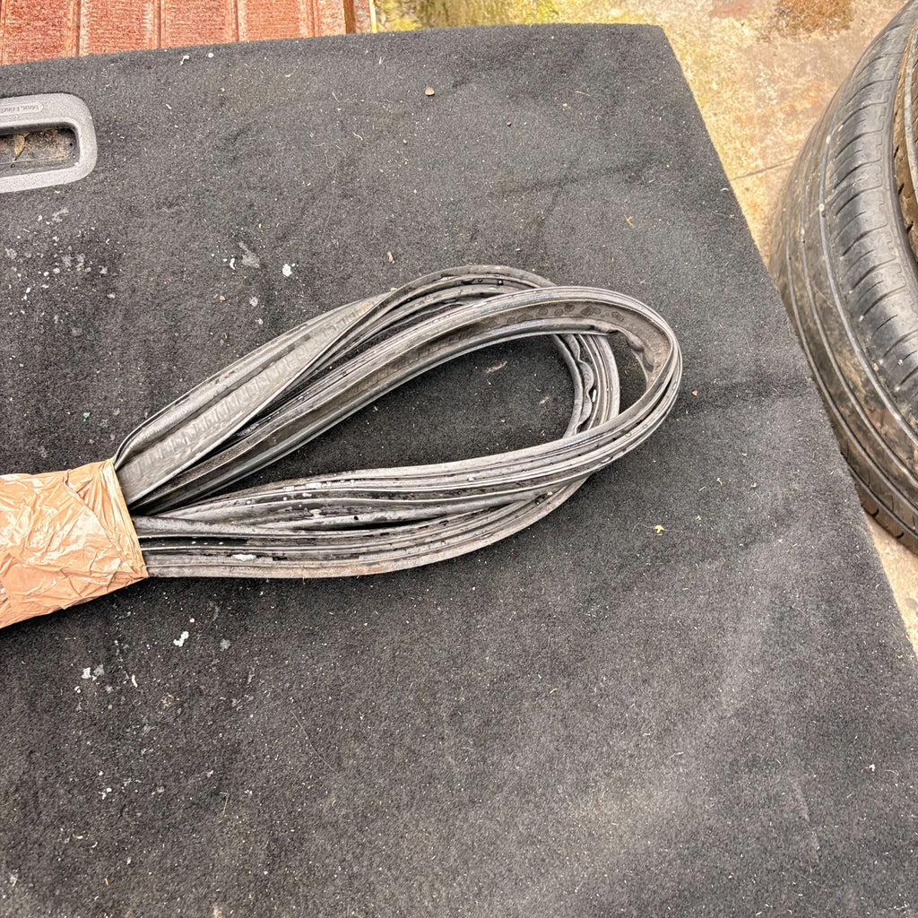 VAUXHALL OPEL AGILA B MK2 2008-2014 REAR BOOT TAILGATE RUBBER WEATHERSTRIP SEAL